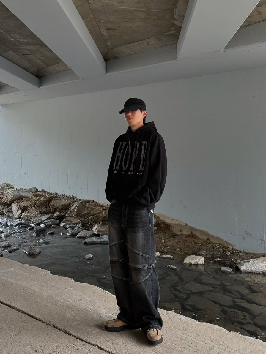 GRAILZ Pain Ends Hoodie Black 착용 스타일 - 3