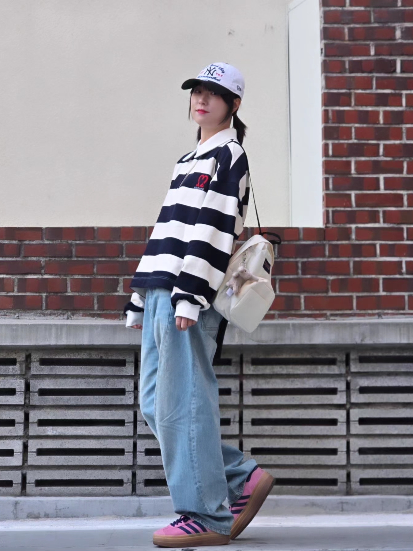 Thisisneverthat x New Era x MLB New York Yankees Unstructured 2-Tone Ball Cap White, Jansport Half Pint Mini Backpack Coconut 착용 스타일 - 1