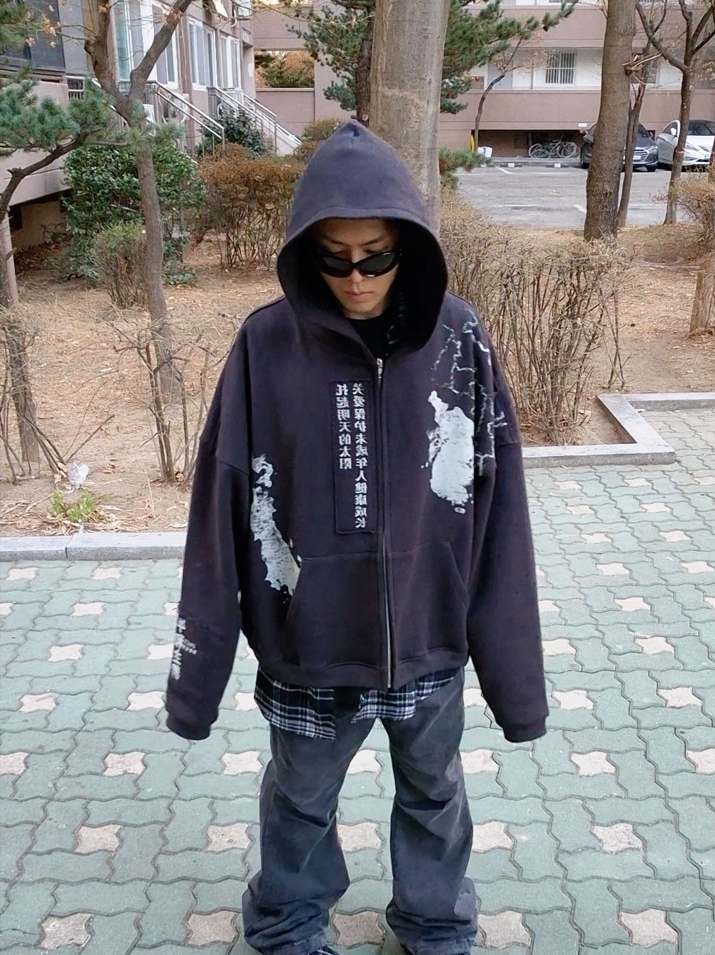 젠틀 몬스터 x 메종 마르지엘라 MM104 블랙 블랙 착용 스타일 - 1