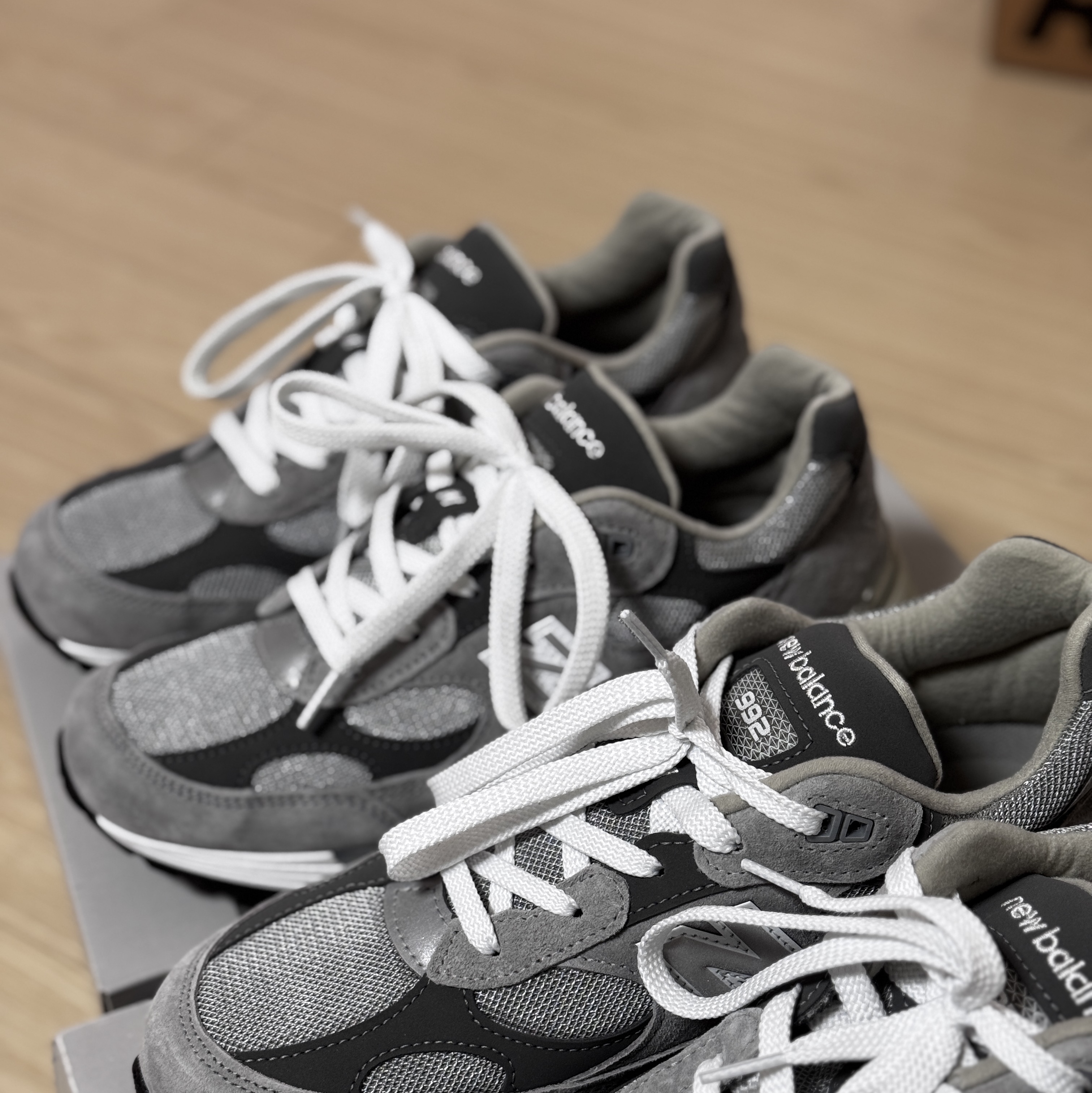 New Balance 992 Made in USA Core Grey Silver Metallic 착용 스타일