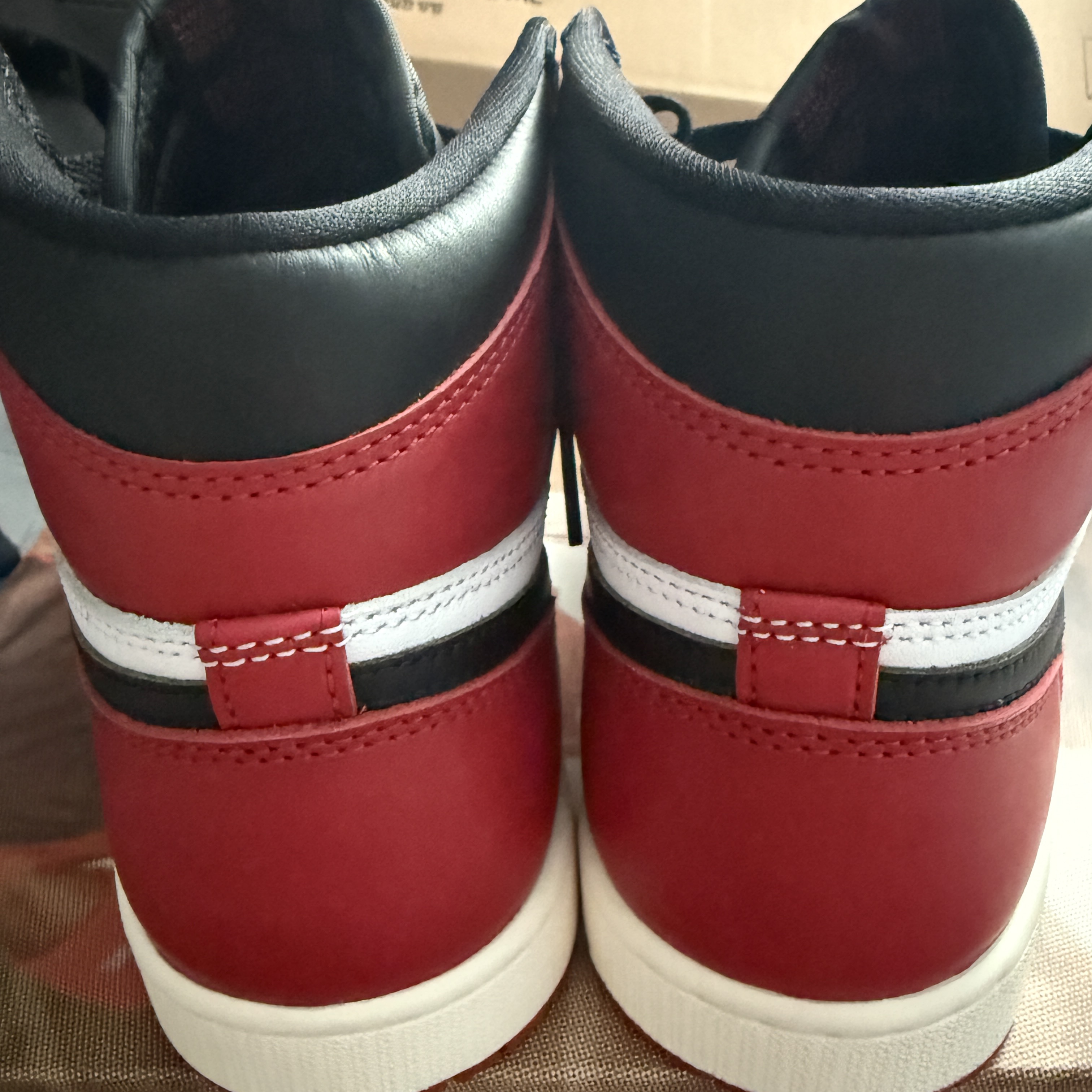 Jordan 1 Retro High OG Black Toe 착용 스타일 - 4