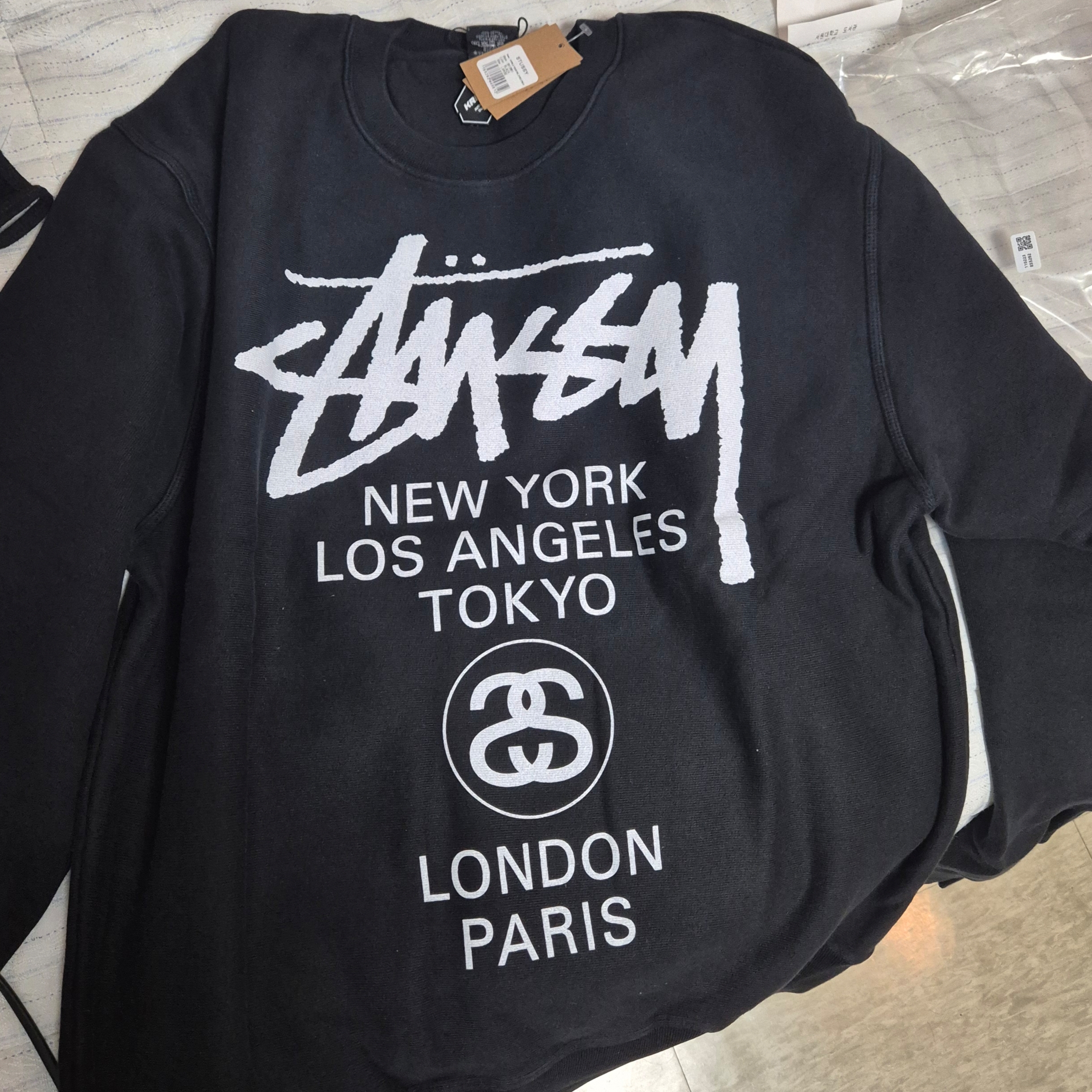 Stussy DSM World Tour Crew Black 2023 착용 스타일