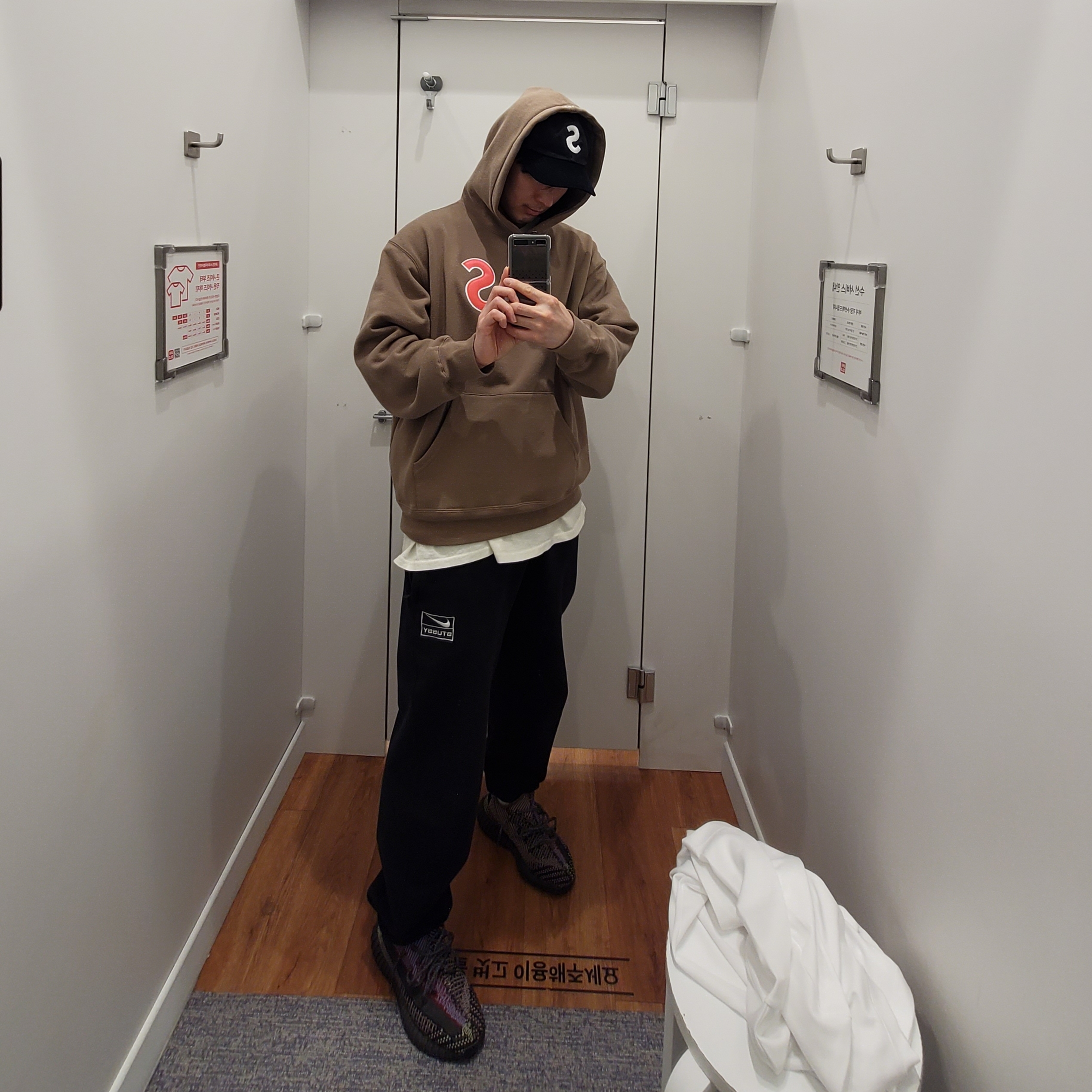 Supreme Pigment Coated S Logo 6-Panel Black - 25SS 착용 스타일