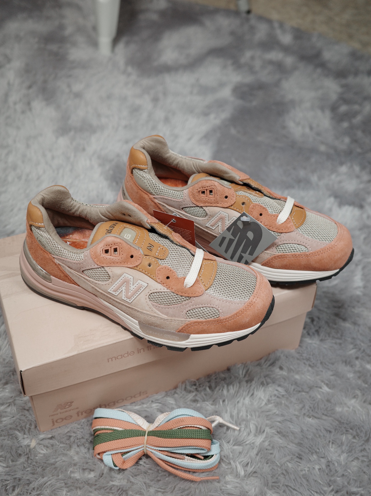 New Balance x Joe Freshgoods 992 Made in USA Aged Well 착용 스타일 - 1