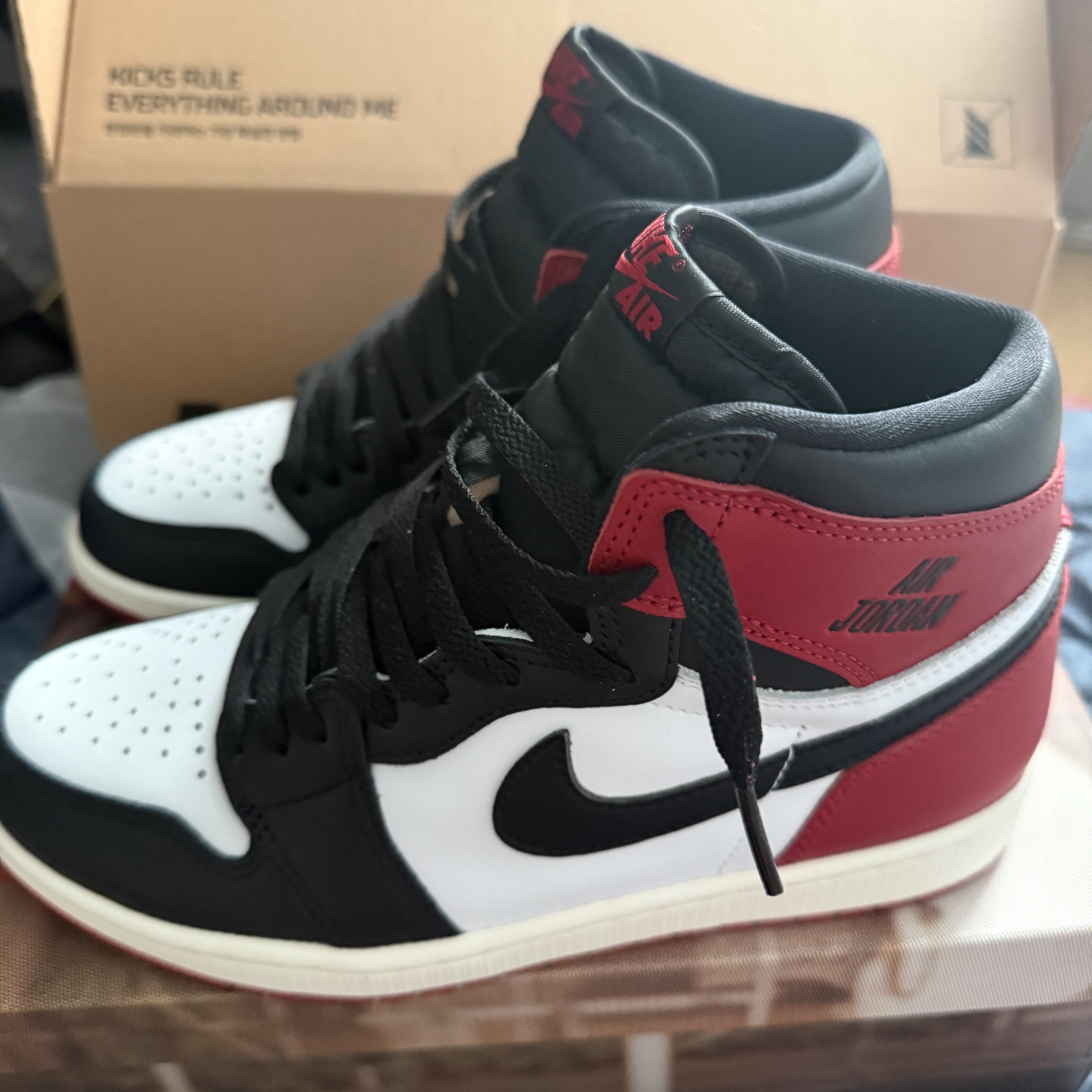 Jordan 1 Retro High OG Black Toe 착용 스타일 - 1
