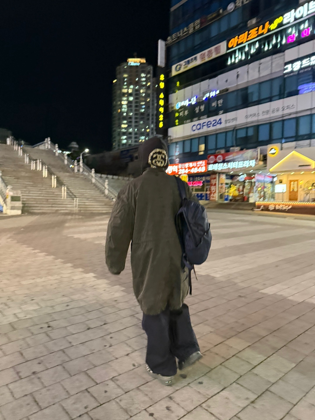 (W) 아식스 x 키코 코스타디노브 젤 플라메 그레이 블랙, 스투시 x 데님 티어스 그래픽 후드 블랙 착용 스타일 - 1