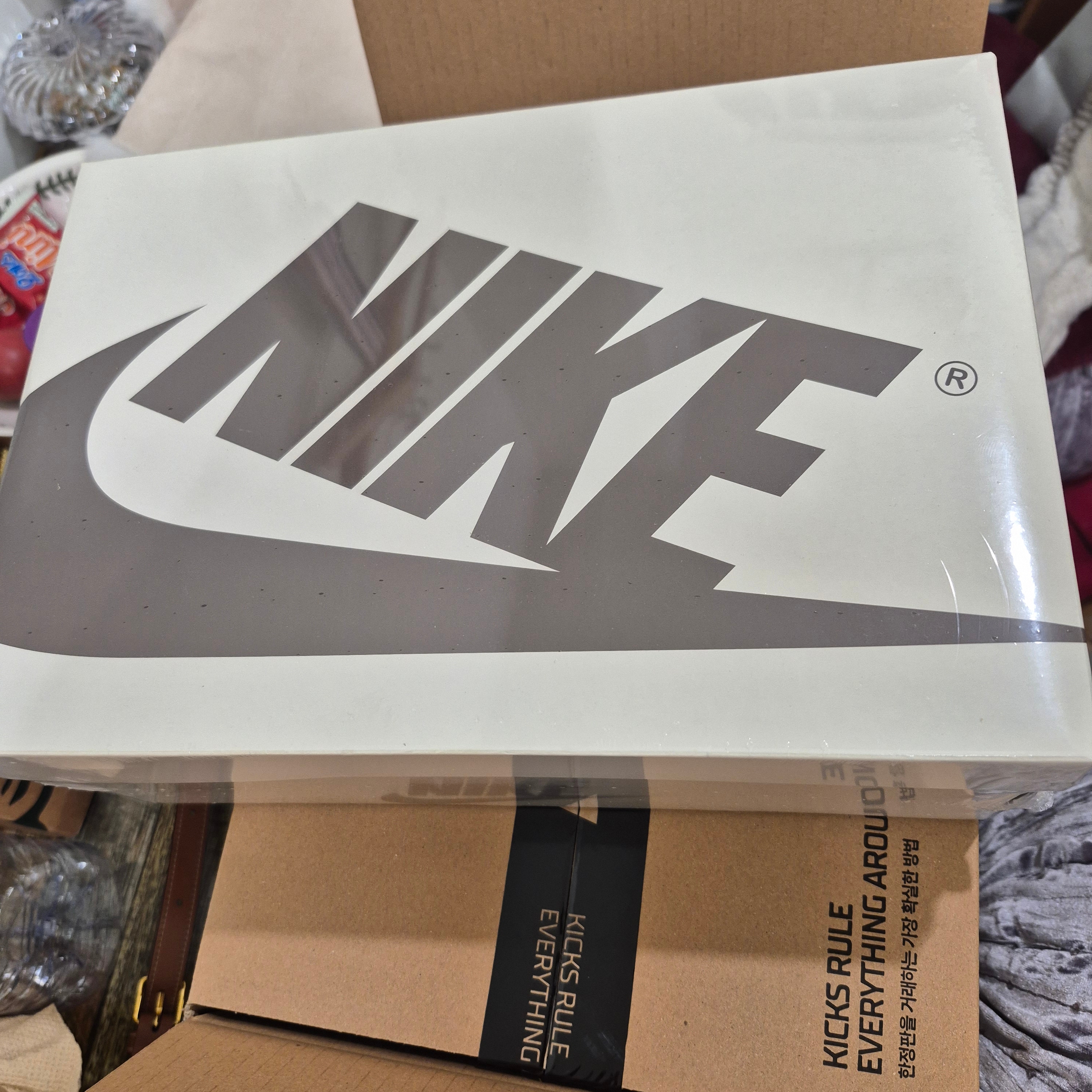 (W) Jordan 1 x Travis Scott Retro Low OG SP Canary 착용 스타일 - 3