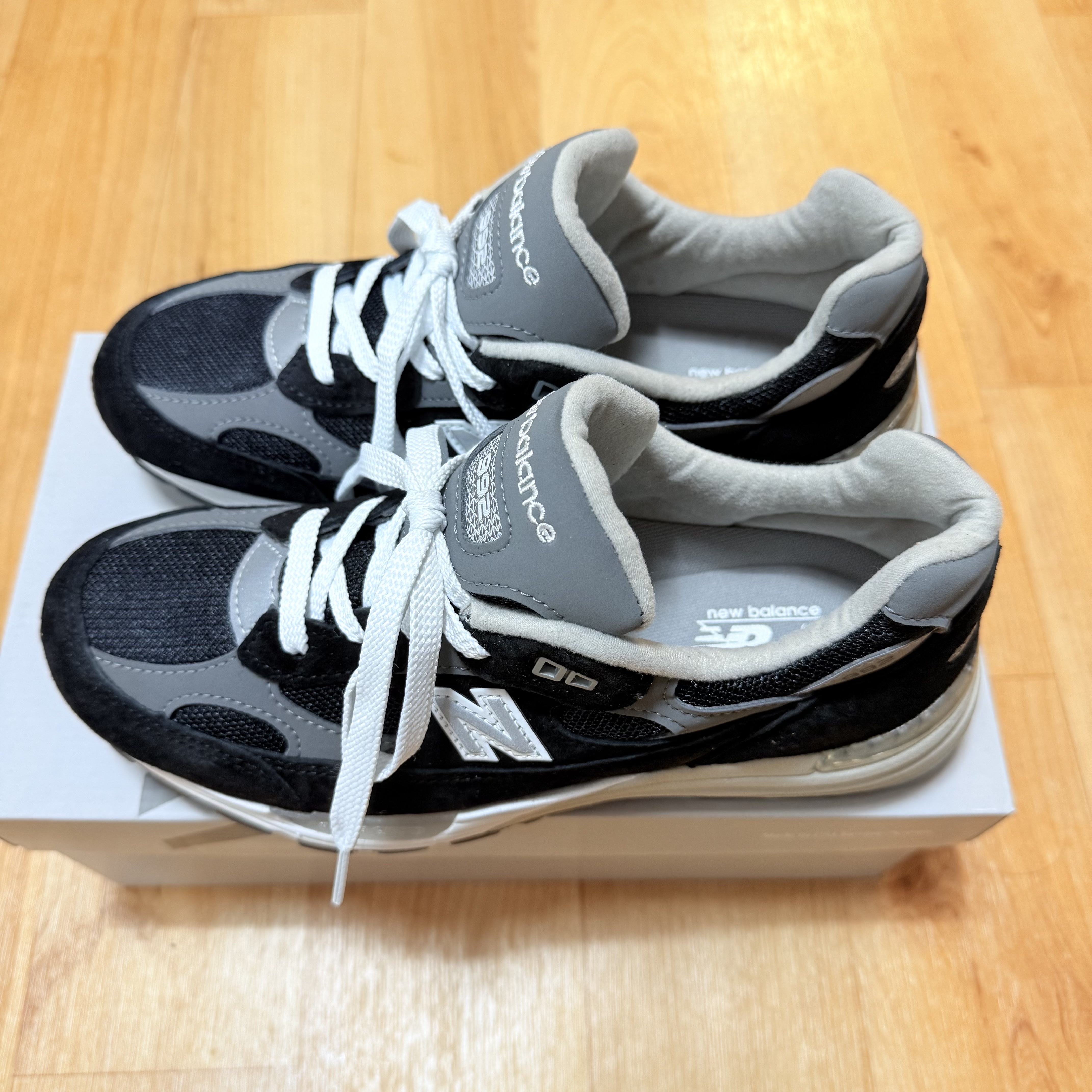 New Balance 992 Made in USA Core Black Grey 착용 스타일 - 2