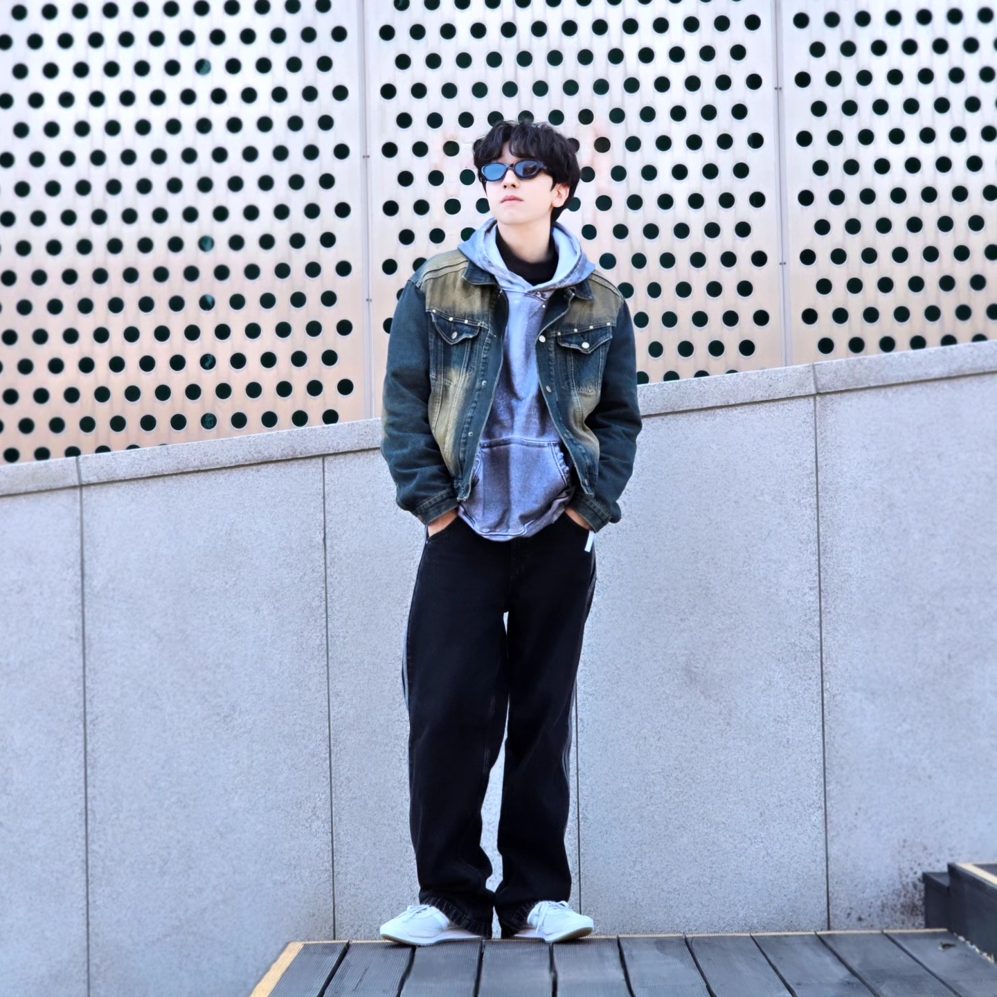 Flavorism Oversized Rivet Hoodie Dirty White, Adidas Adicolor Denim Firebird Pants True Black Denim - KR Sizing 착용 스타일 - 8