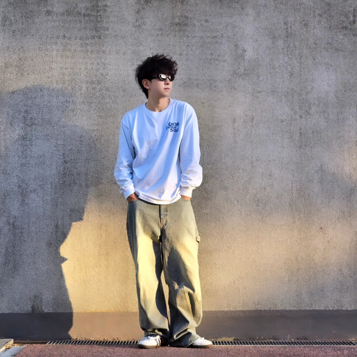 CAVISH Seller Logo Ls Tee White, Adidas Samba LT Crystal White Dark Blue Gum 착용 스타일 - 2