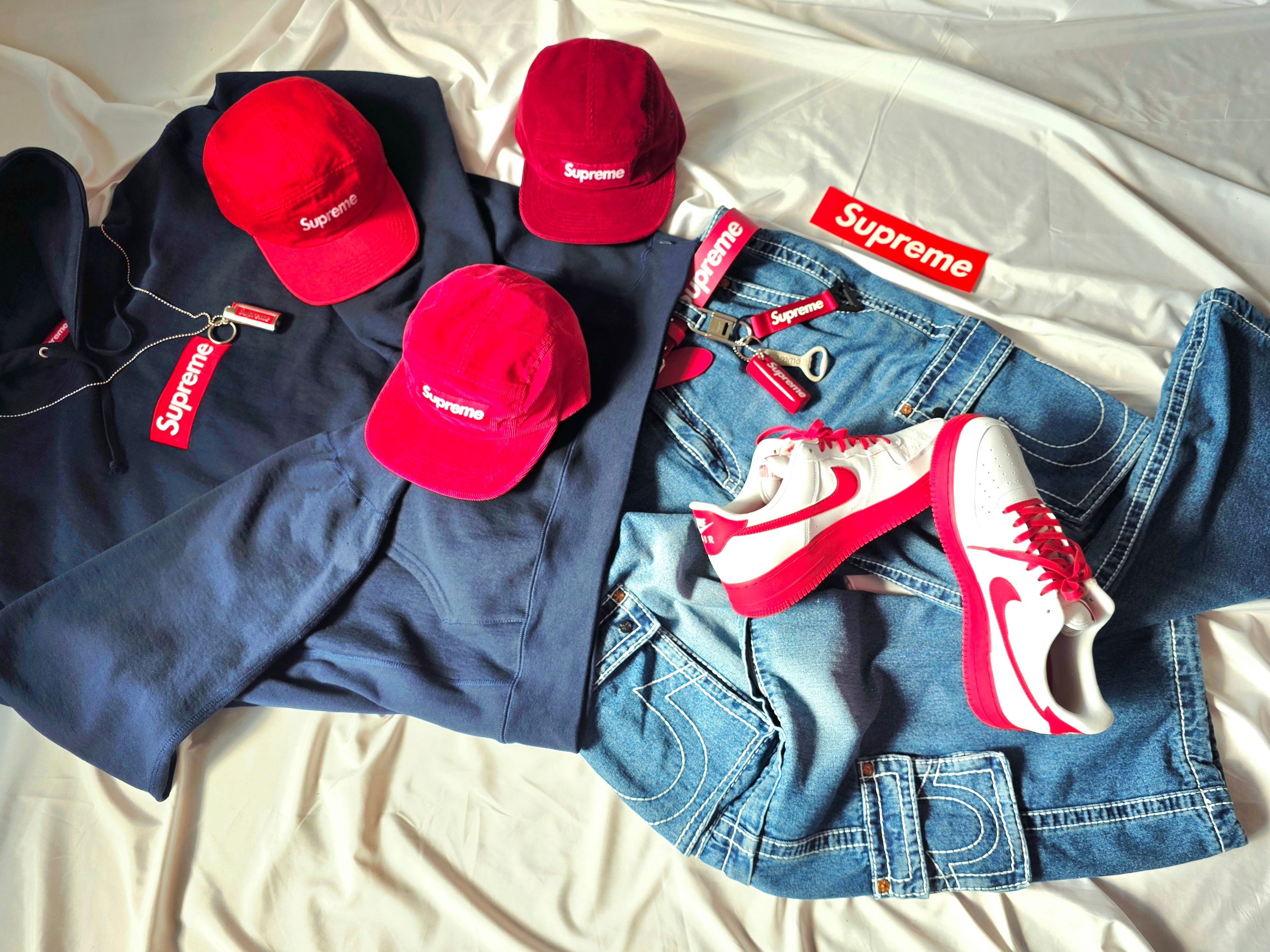 Supreme Box Logo Hooded Sweatshirt Navy - 24FW, True Religion x Fetch Denim Separate Cargo Pants Indigo 착용 스타일 - 1