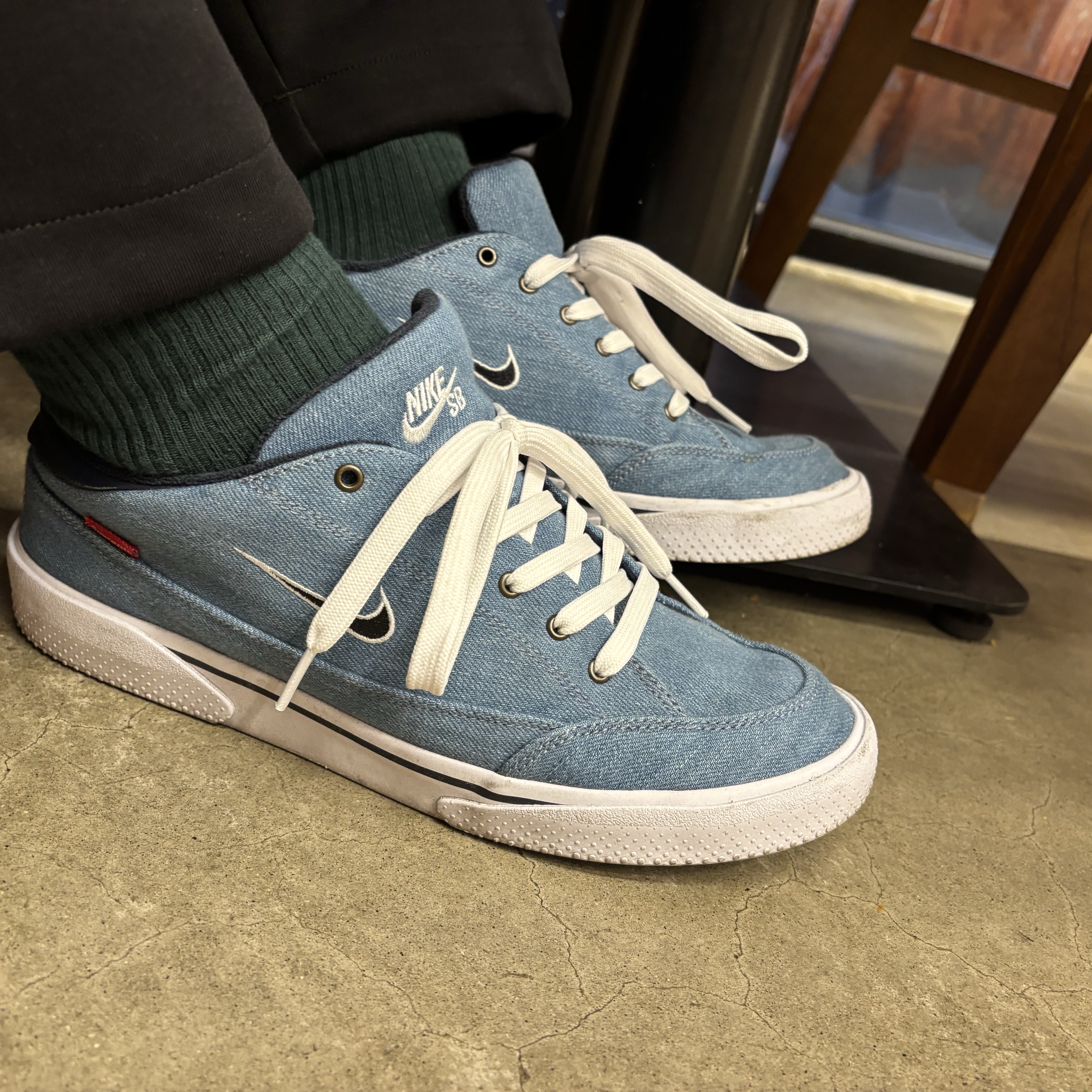 Nike x Supreme SB GTS Denim 착용 스타일 - 2