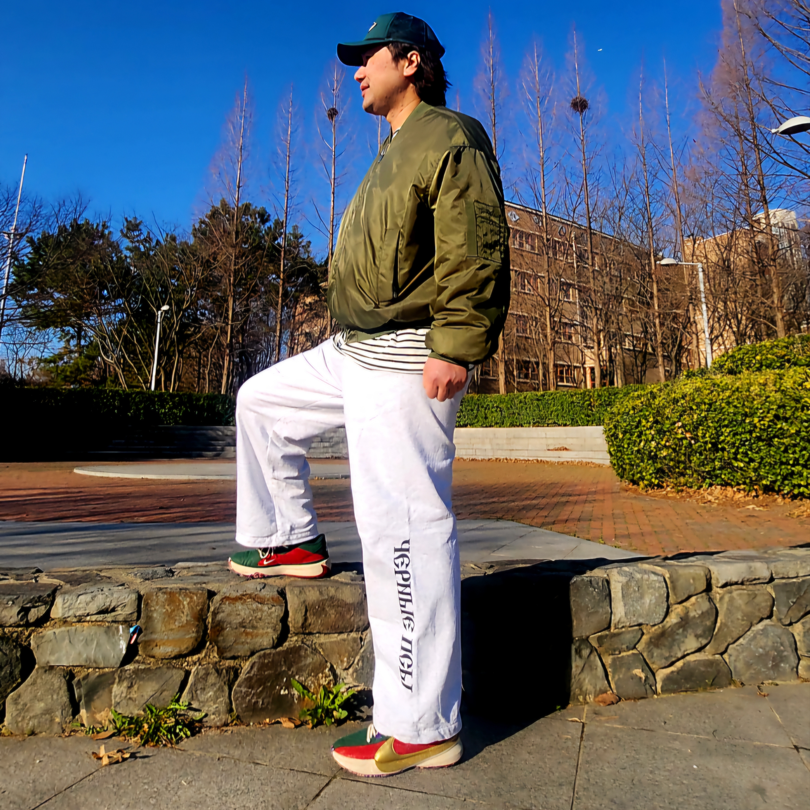 Yeezy x Gosha Rubchinskiy YZY Black Dogs Jogger Heather Grey, General Idea Woman Long Sleeve Border T-Shirts Navy 착용 스타일