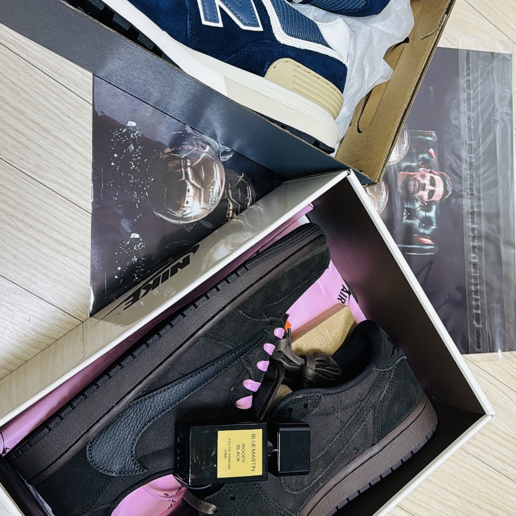Jordan 1 x Travis Scott Retro Low OG SP Velvet Brown and Dark Mocha 착용 스타일 - 1