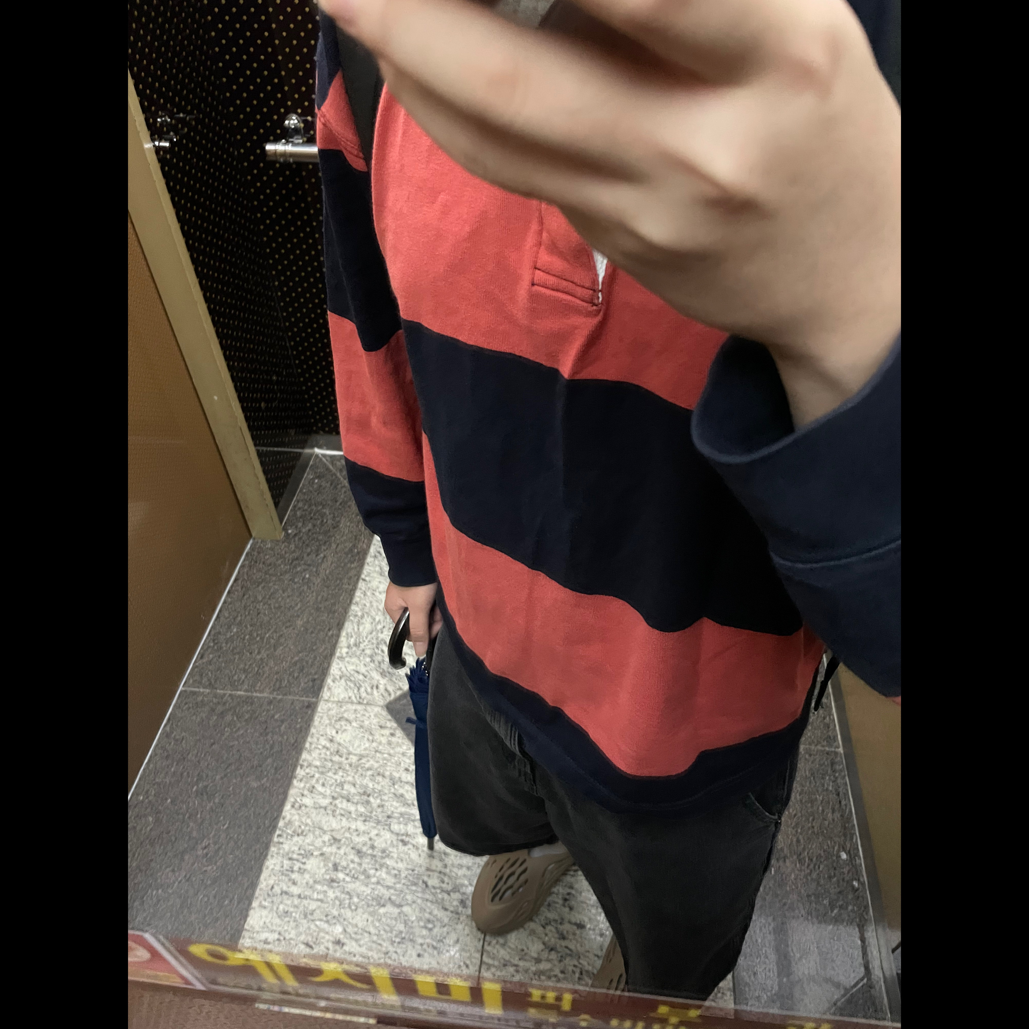 Adidas Yeezy Foam RNNR Mist 착용 스타일