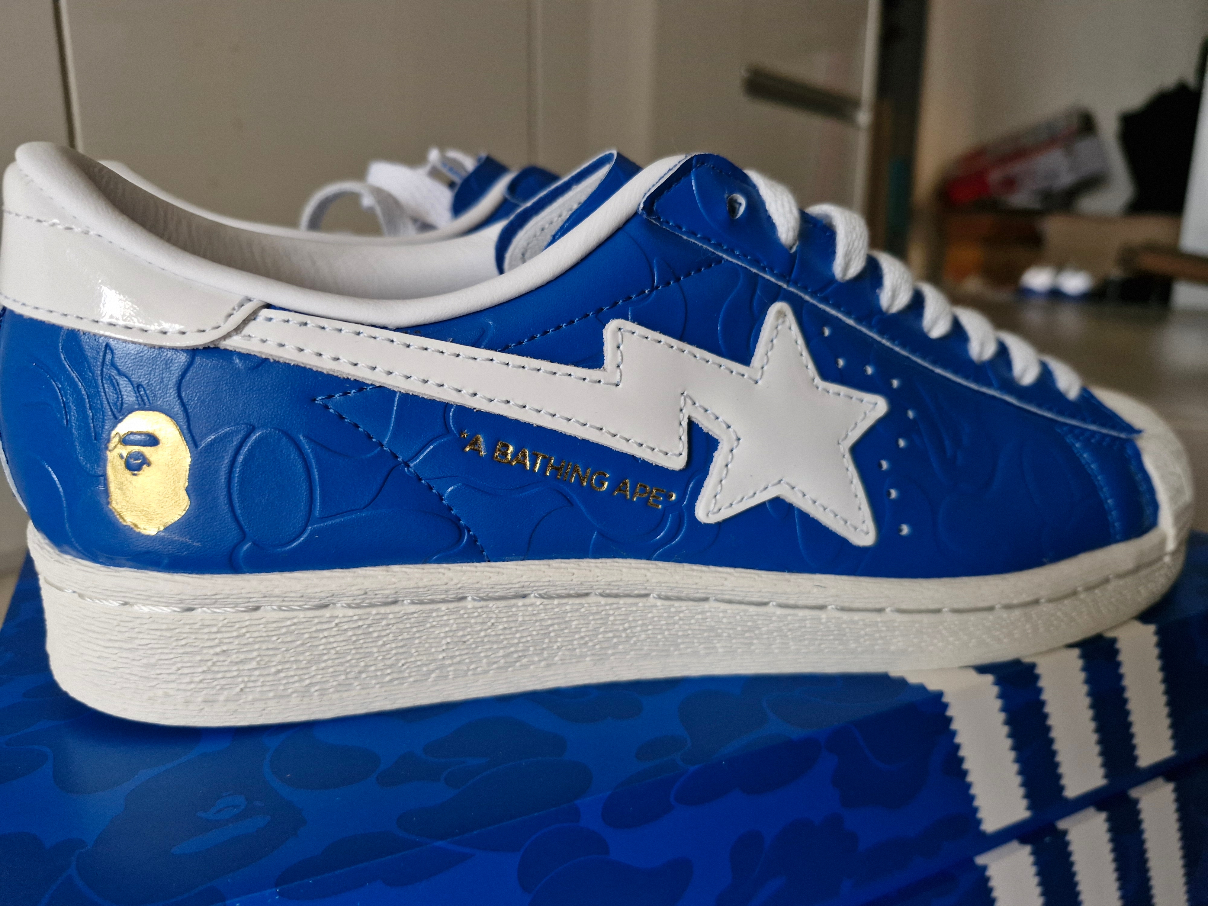Adidas x BAPE Superstar Vintage Blue Cloud White 착용 스타일 - 2