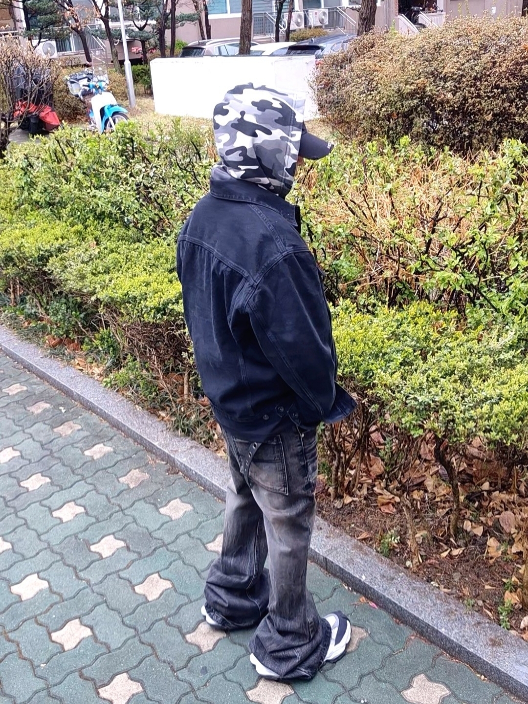 Civision by CSC Distressed Plain Cap, Balenciaga Cargo Sneakers White Grey 착용 스타일 - 6