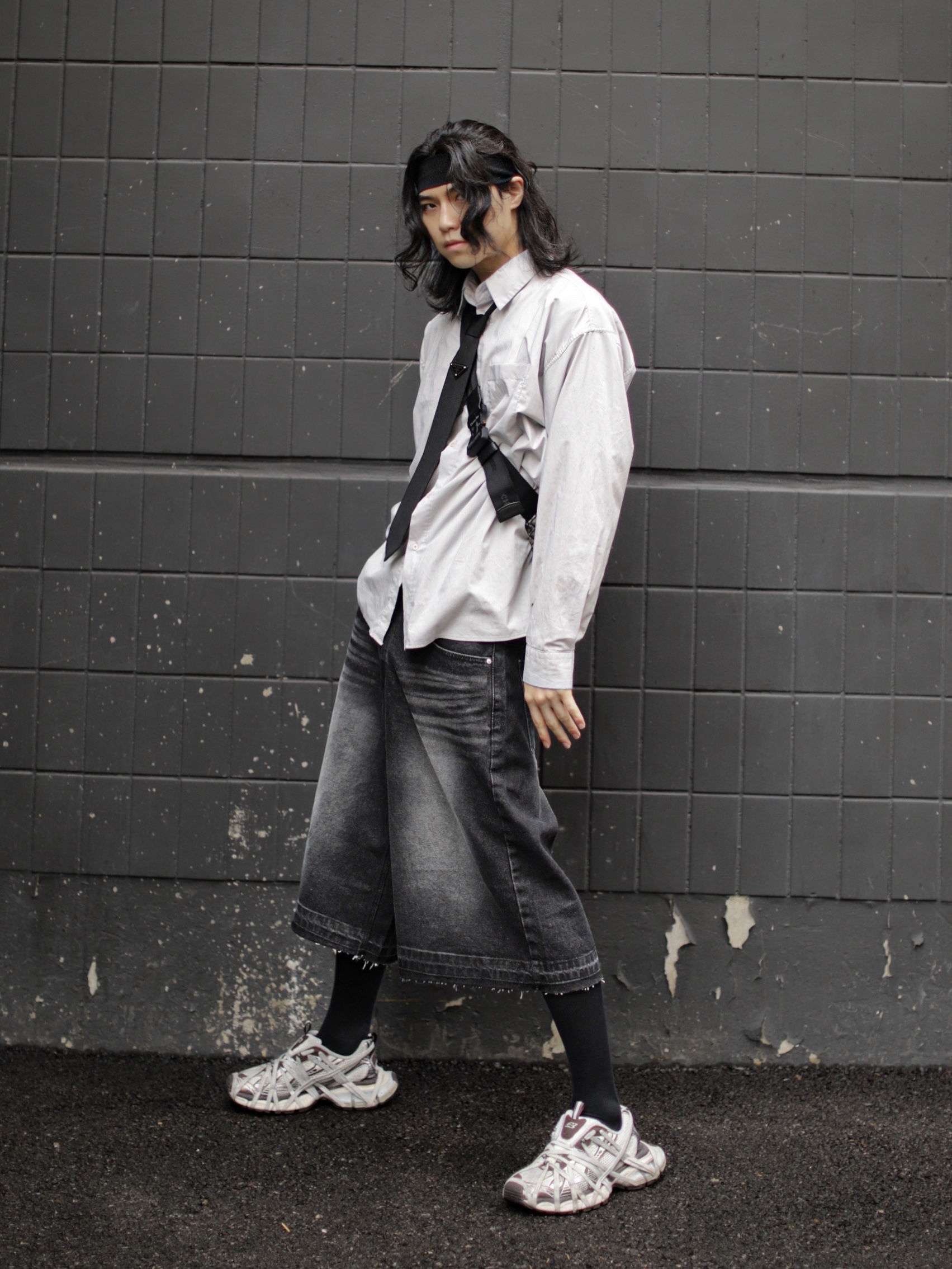 Prada Re-Nylon Gabardine Tie Black, Dior Saddle Bag Beige & Black Dior Oblique Jacquard 착용 스타일 - 4