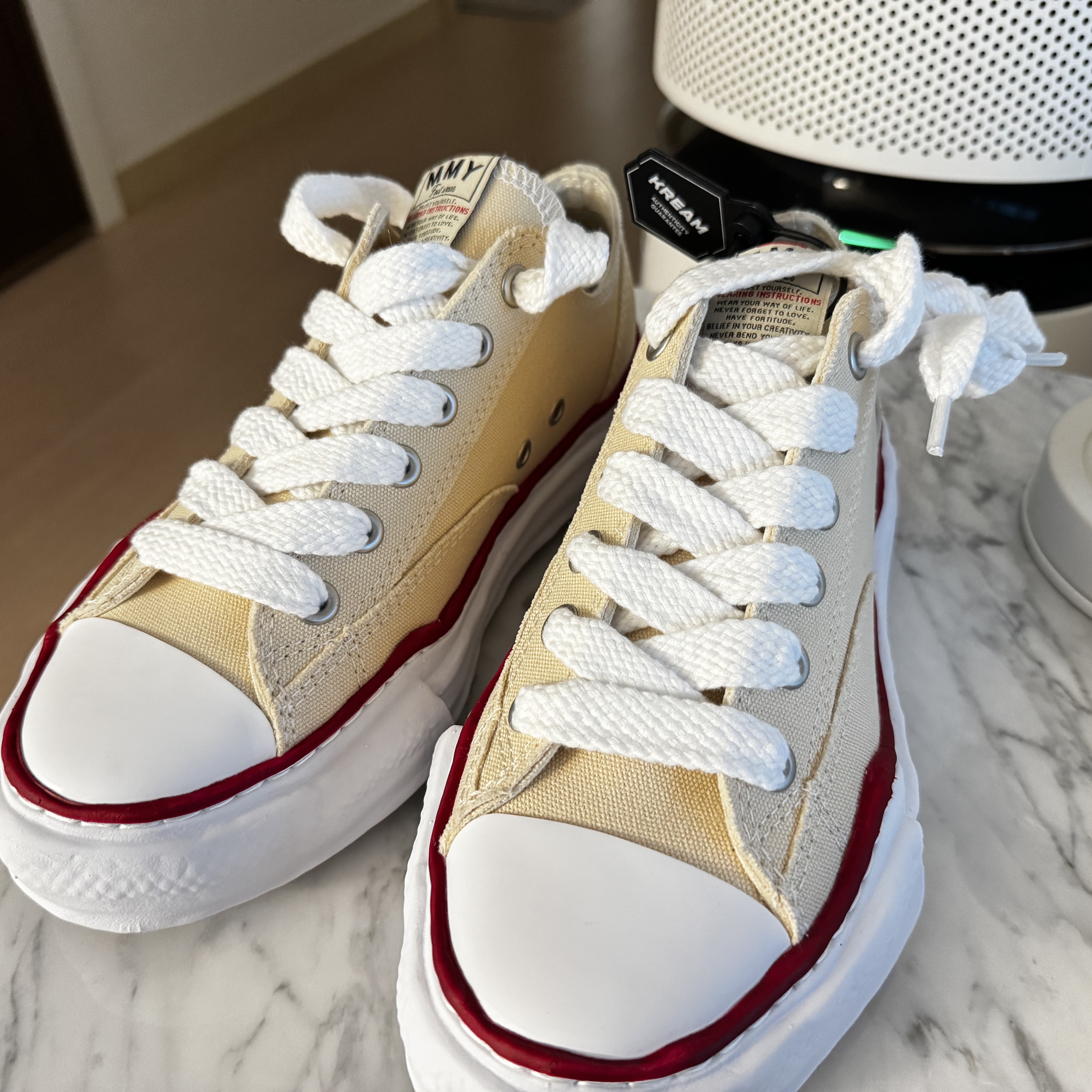 Maison Mihara Yasuhiro Peterson OG Sole Canvas Low-top Sneakers Natural 착용 스타일