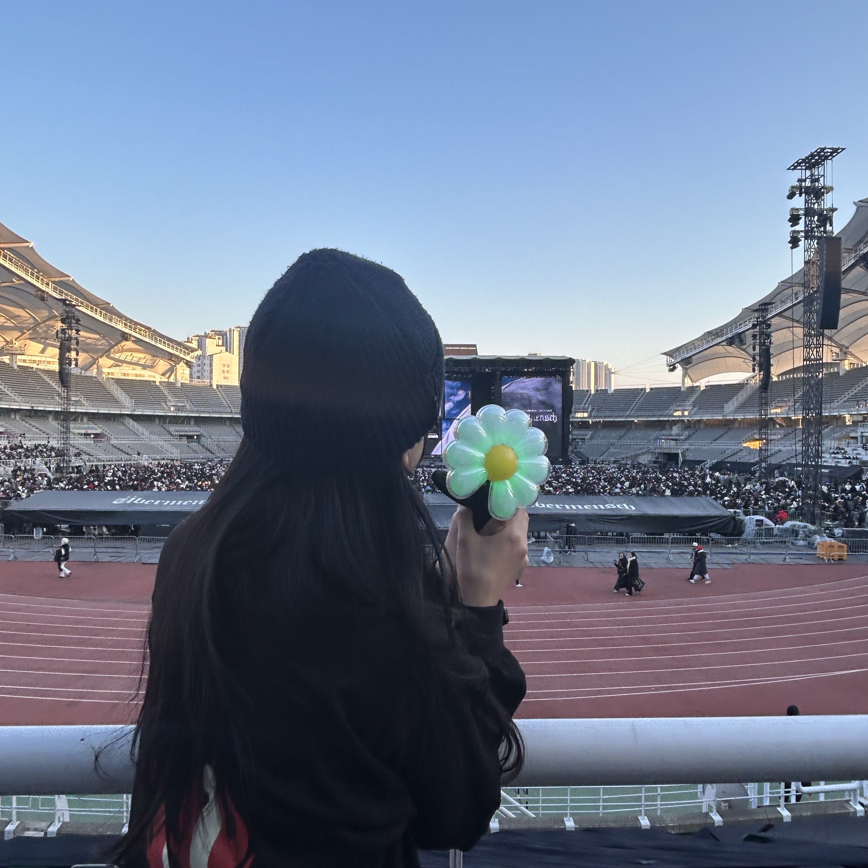 G-DRAGON Ubermensch Official Light Stick, G-DRAGON Ubermensch Long Sleeve T-Shirt Black 착용 스타일 - 1