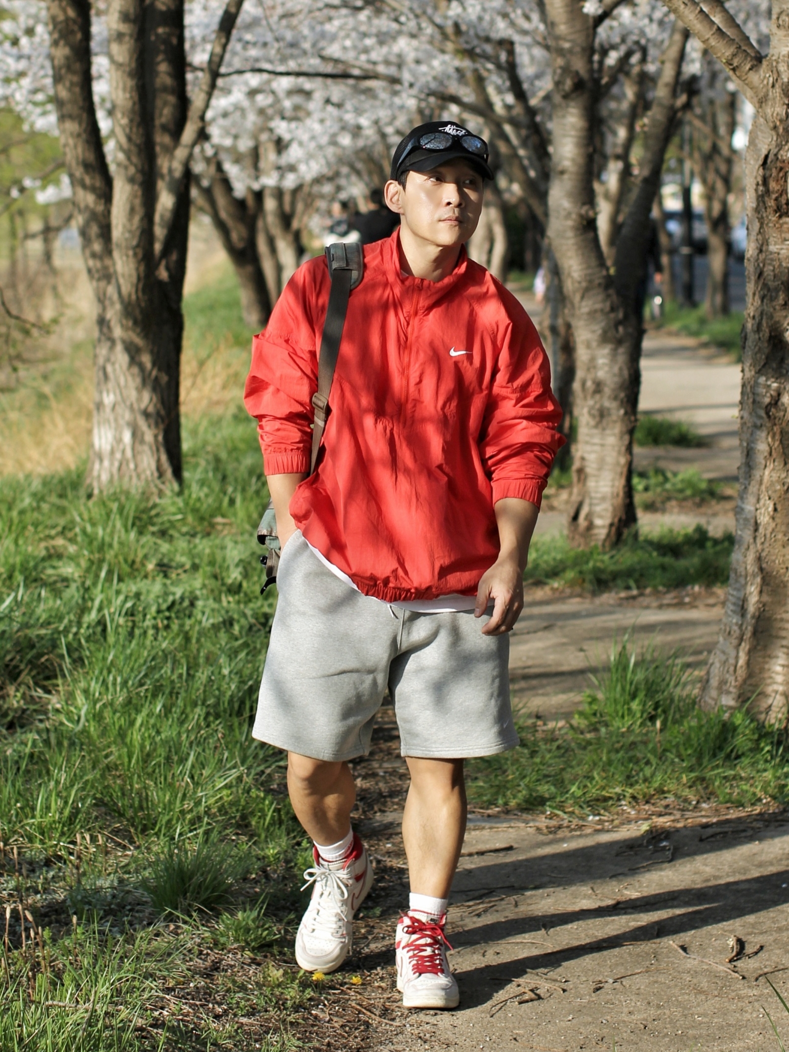 Stussy Basic Trucker Cap Black, Nike x Stussy Windrunner Jacket Habanero Red 착용 스타일 - 2