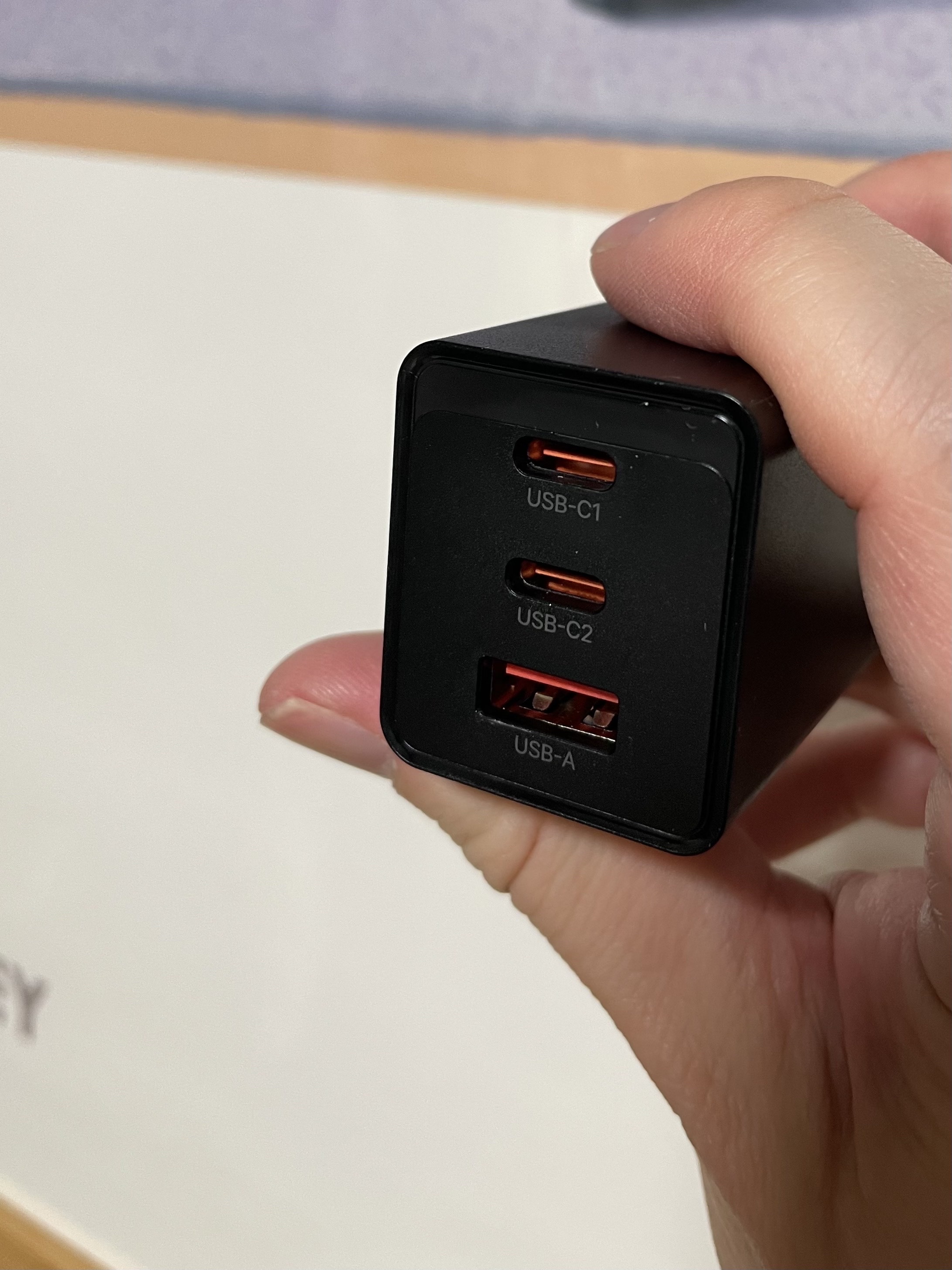 Lumena 67W Gan Multi Quick Charger GQ67 Black 착용 스타일 - 3