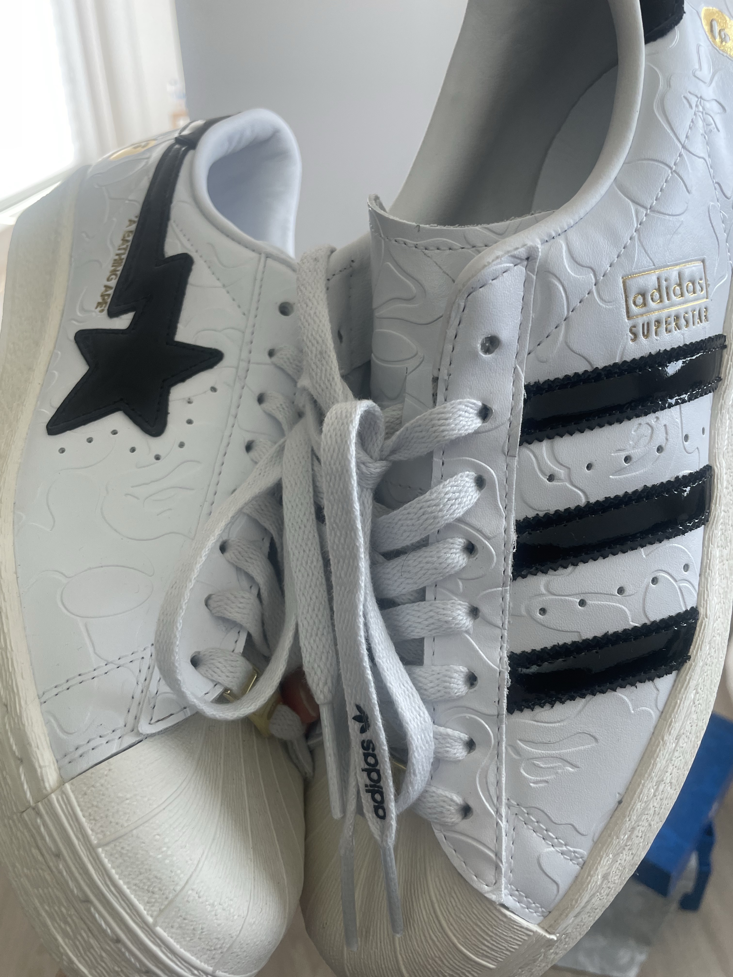 Adidas x BAPE Superstar Vintage Cloud White Core Black 착용 스타일 - 3
