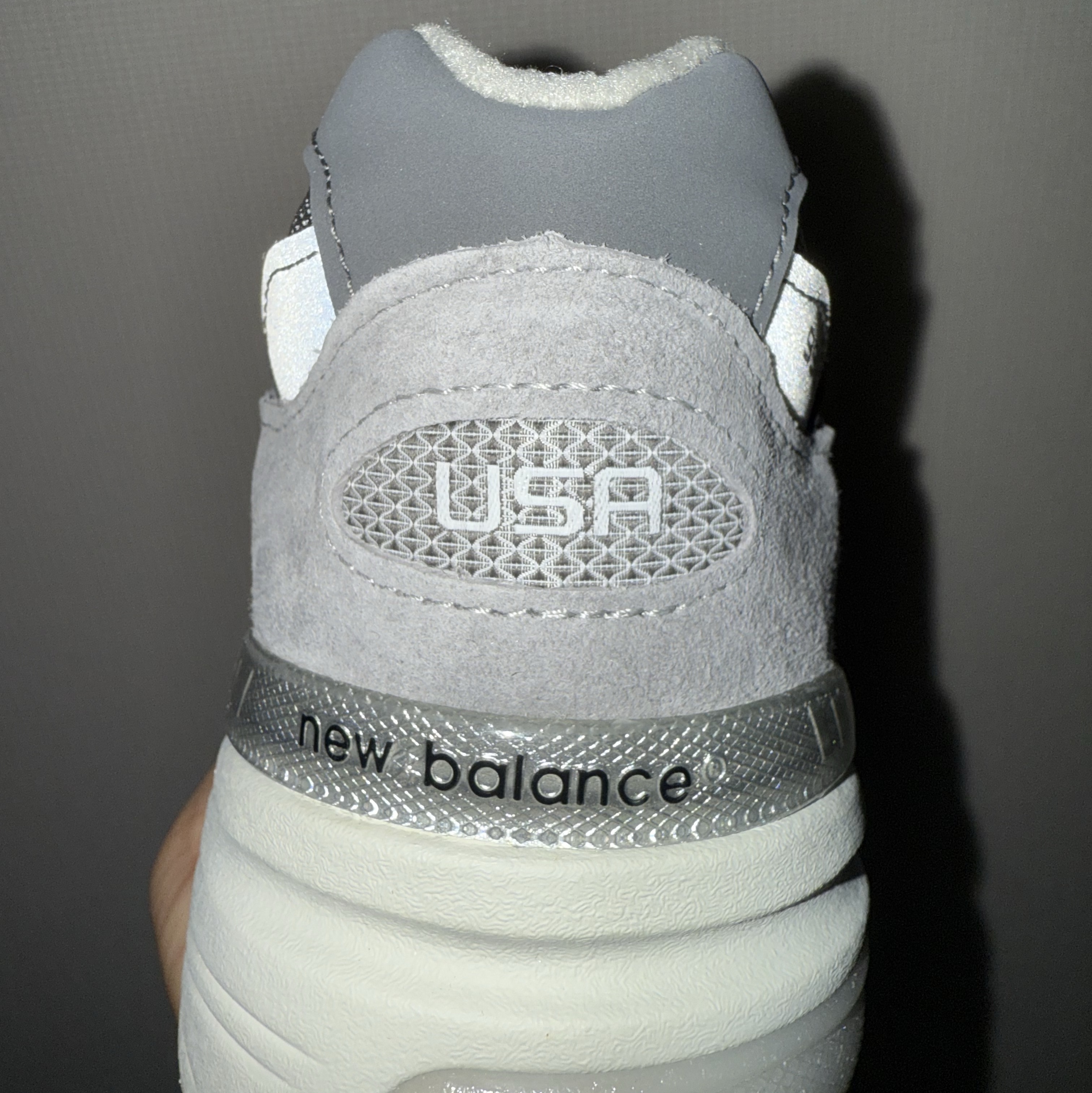 New Balance 992 Made in USA Core Grey Silver Metallic 착용 스타일 - 3