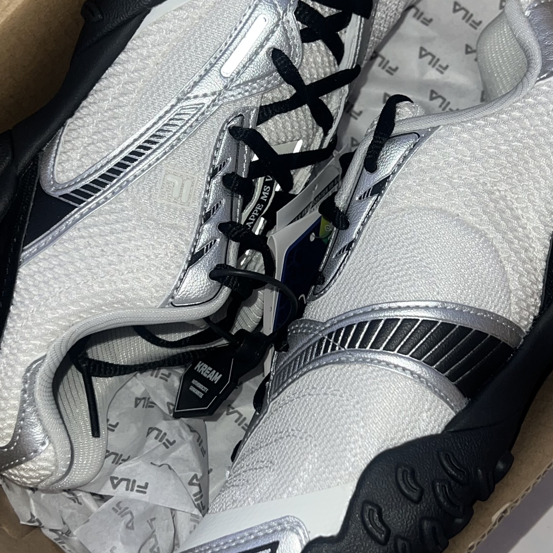 Fila Echappe v2 White Black 착용 스타일