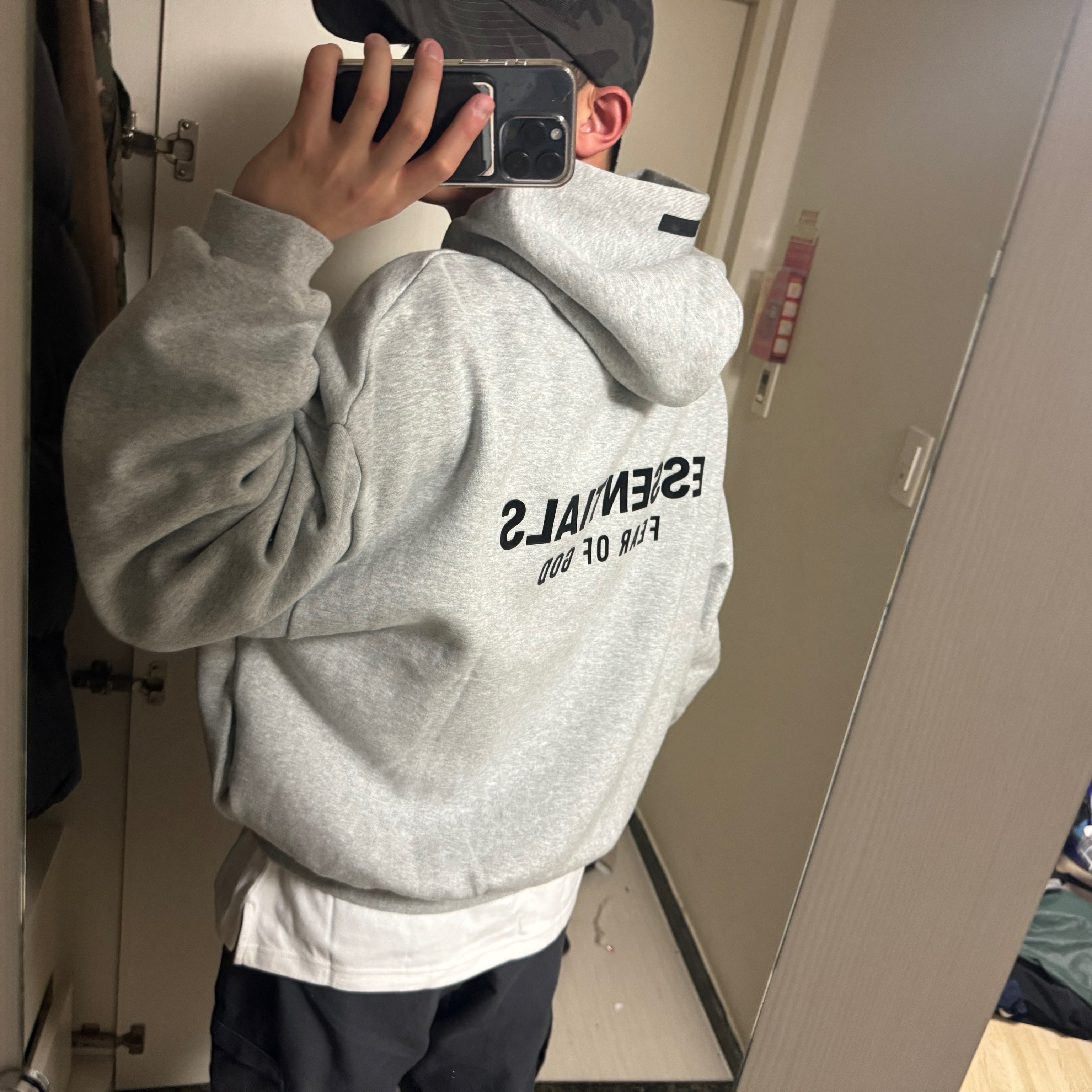 Essentials Fleece Hoodie Light Heather Grey - 24FW 착용 스타일 - 2