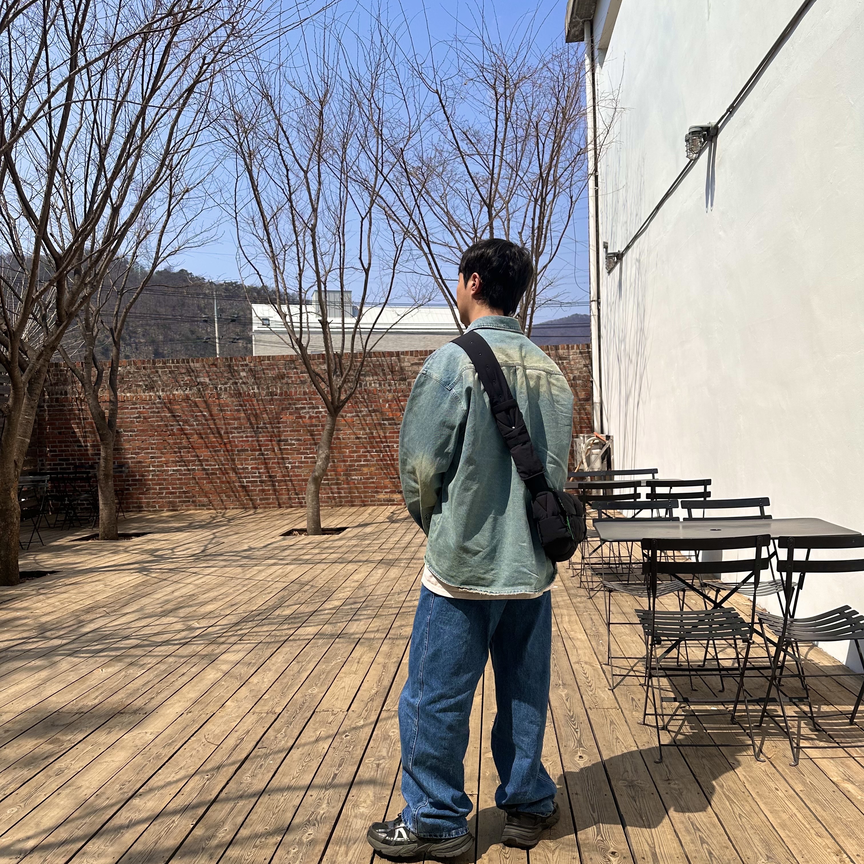 SLOW RECORD HOUSE Vintage Red Label Denim Shirts Light Blue, Suade Baggy Denim Blue 착용 스타일 - 2