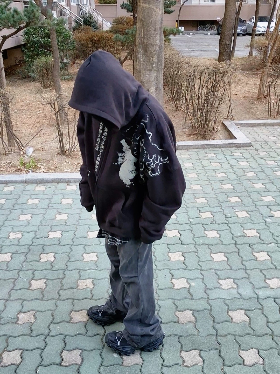 젠틀 몬스터 x 메종 마르지엘라 MM104 블랙 블랙 착용 스타일 - 3