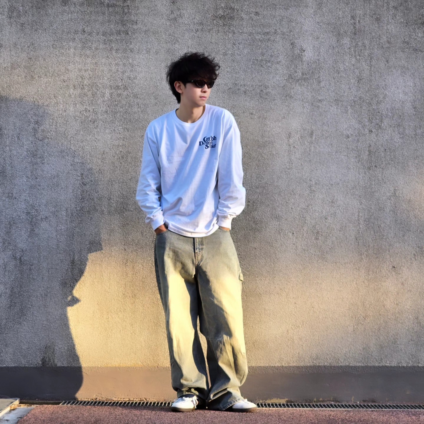 CAVISH Seller Logo Ls Tee White, Adidas Samba LT Crystal White Dark Blue Gum 착용 스타일 - 3