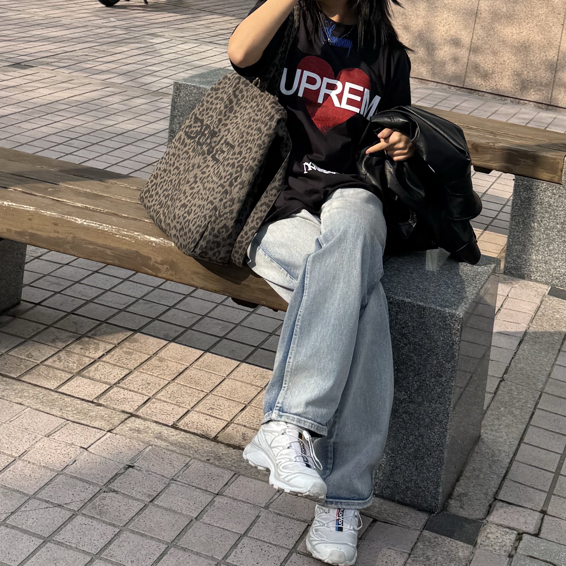 Supreme Announcing T-Shirt Black - 25SS 착용 스타일