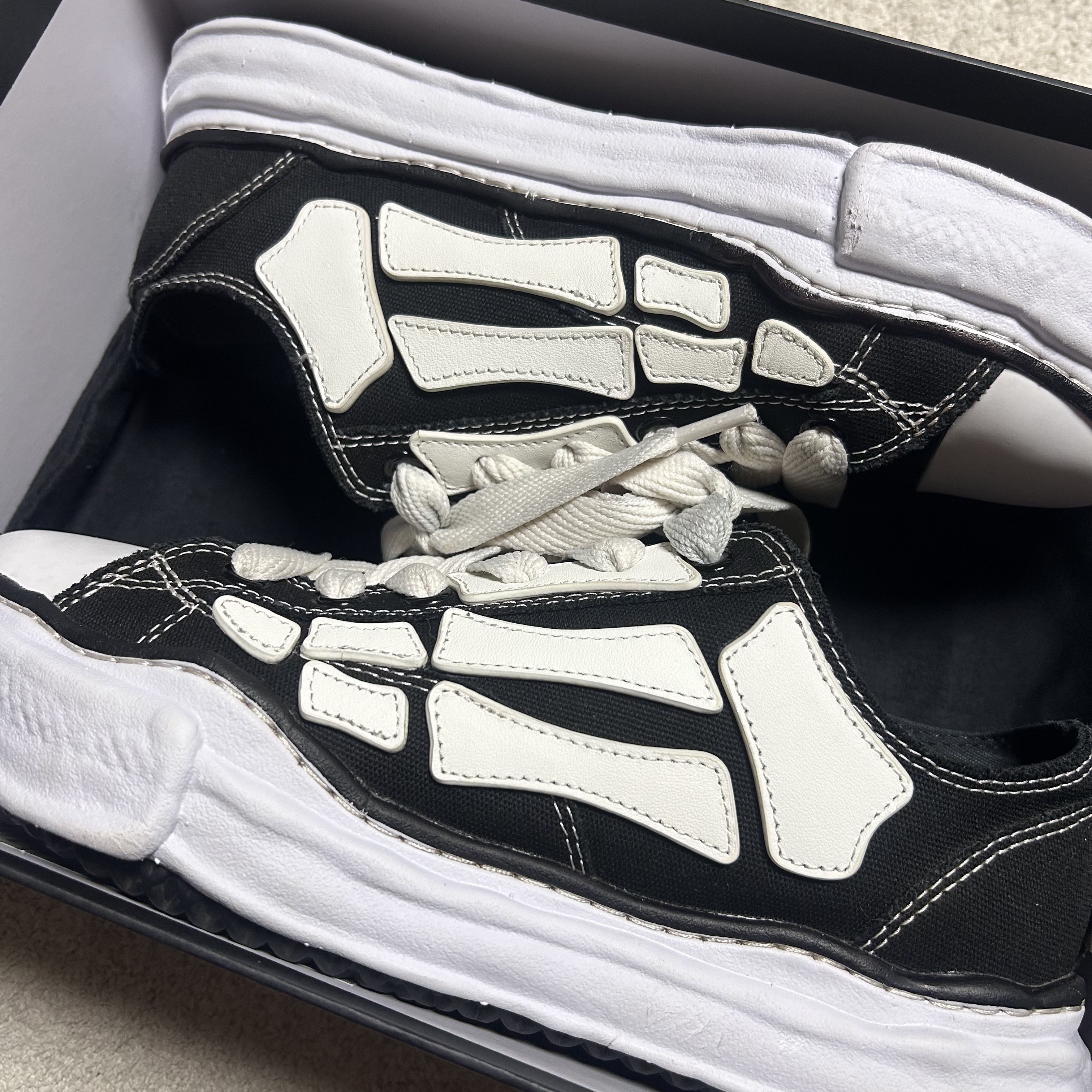 Maison Mihara Yasuhiro x Amiri Bones Sneakers Black 착용 스타일