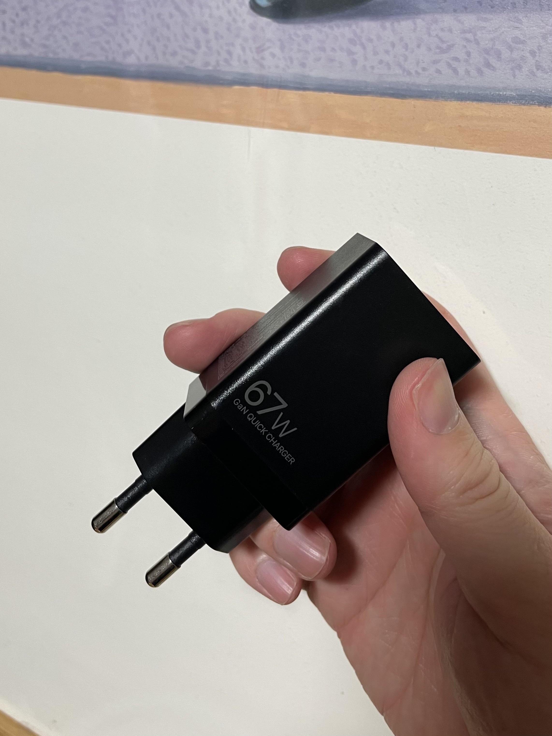 Lumena 67W Gan Multi Quick Charger GQ67 Black 착용 스타일 - 2