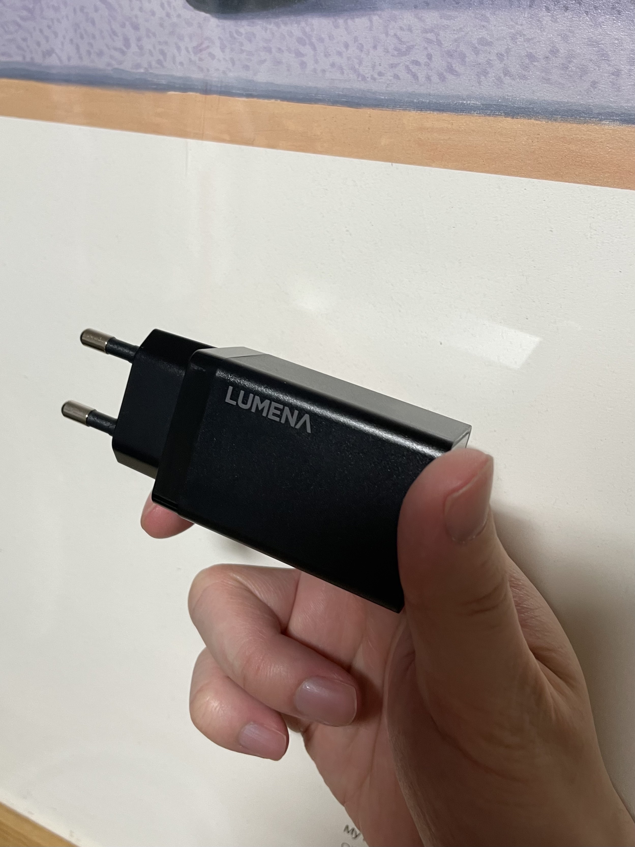 Lumena 67W Gan Multi Quick Charger GQ67 Black 착용 스타일 - 1