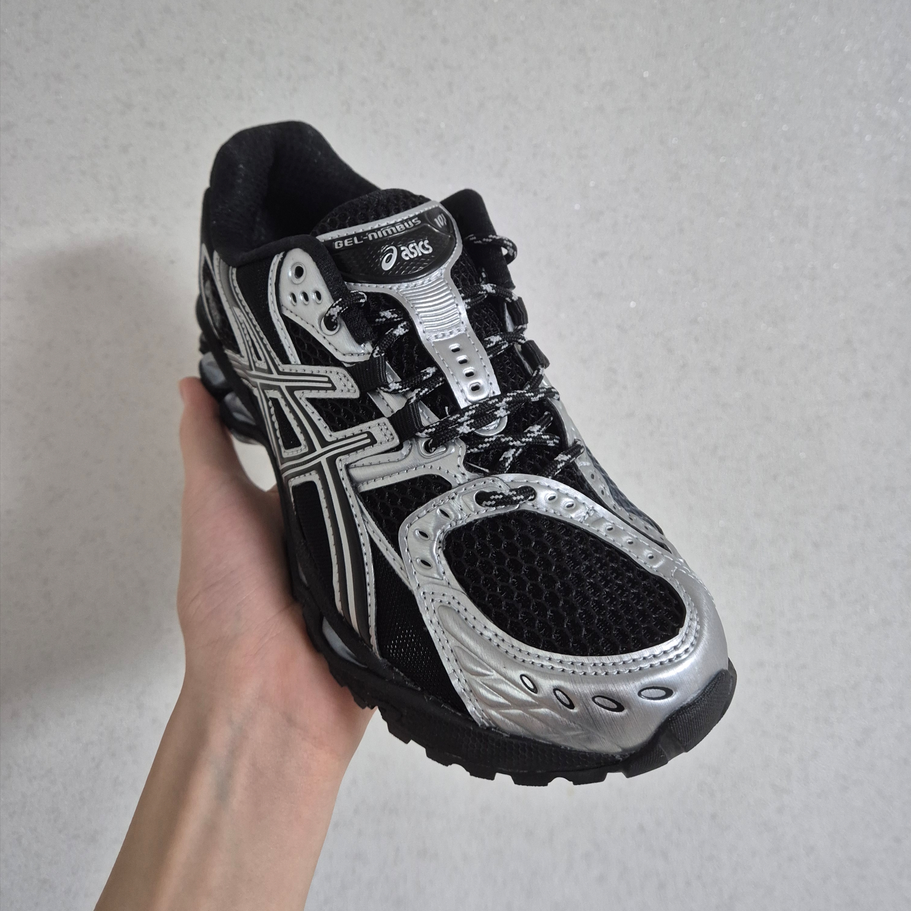 Asics Gel-Nimbus 10.1 Black Pure Silver - Korea Exclusive 착용 스타일 - 1