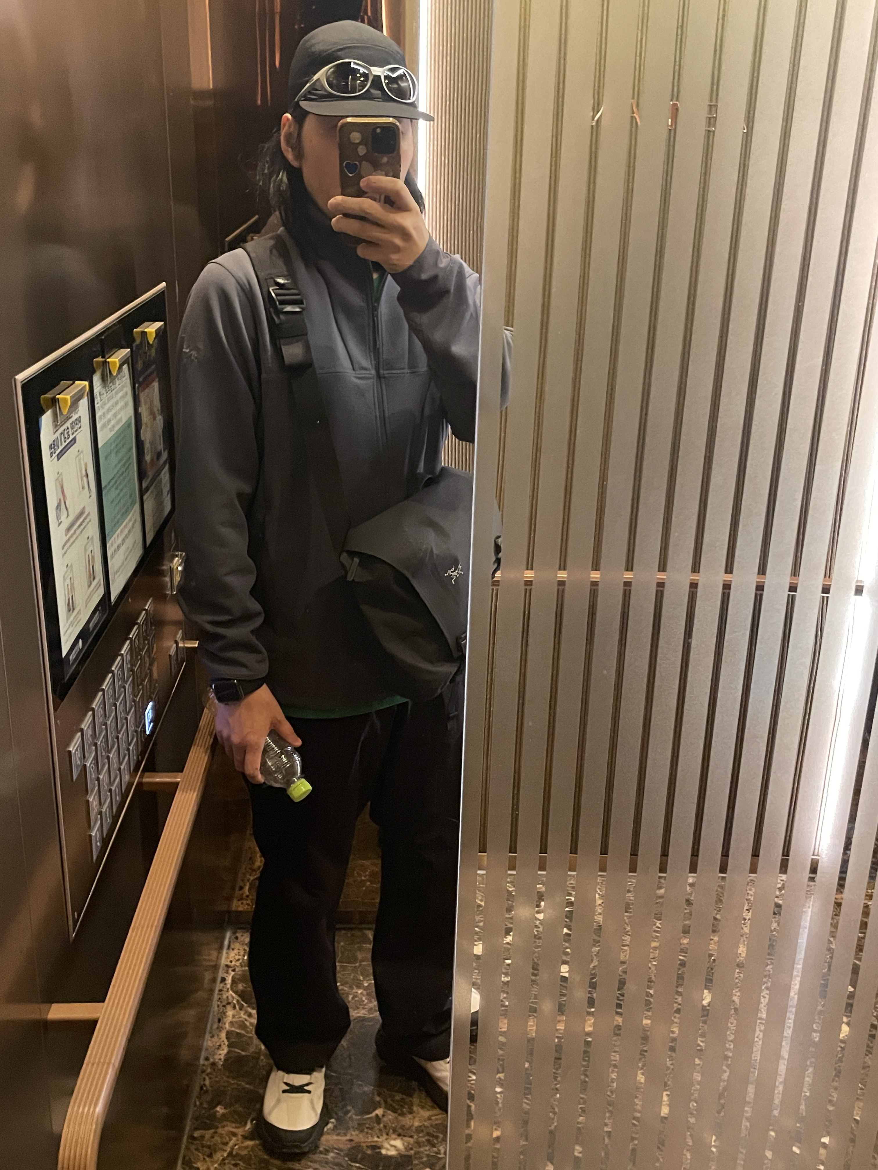 Arc'teryx Granville 10 Carrier Bag Black, Arc'teryx Rampart Pants Black 착용 스타일