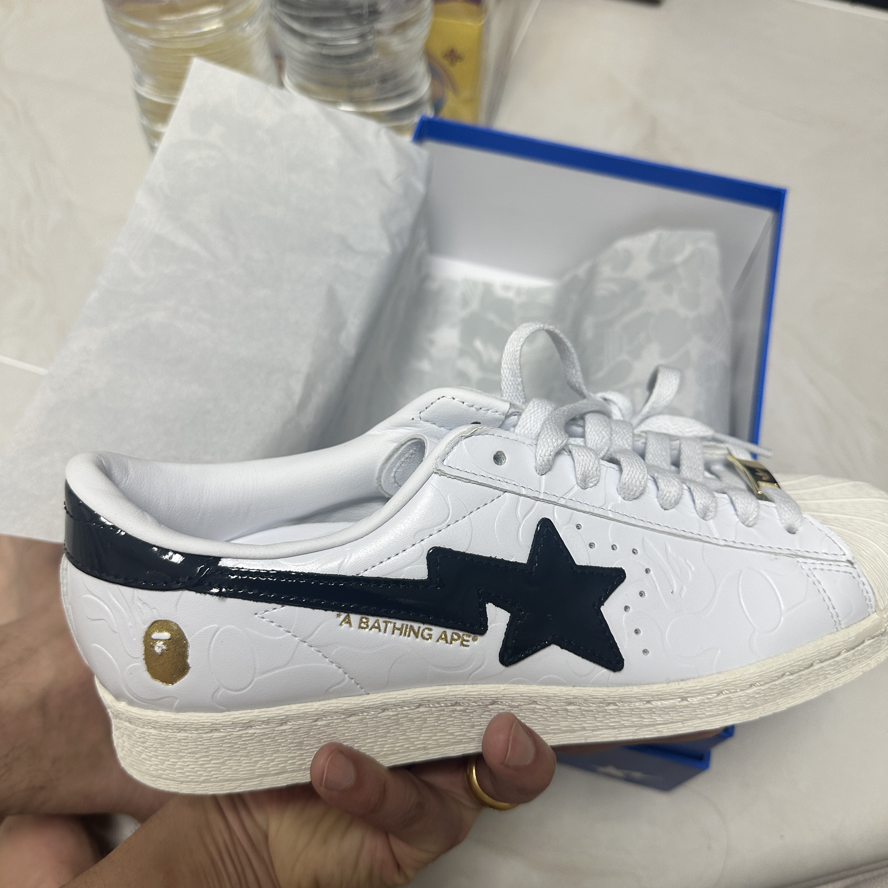 Adidas x BAPE Superstar Vintage Cloud White Core Black 착용 스타일 - 1