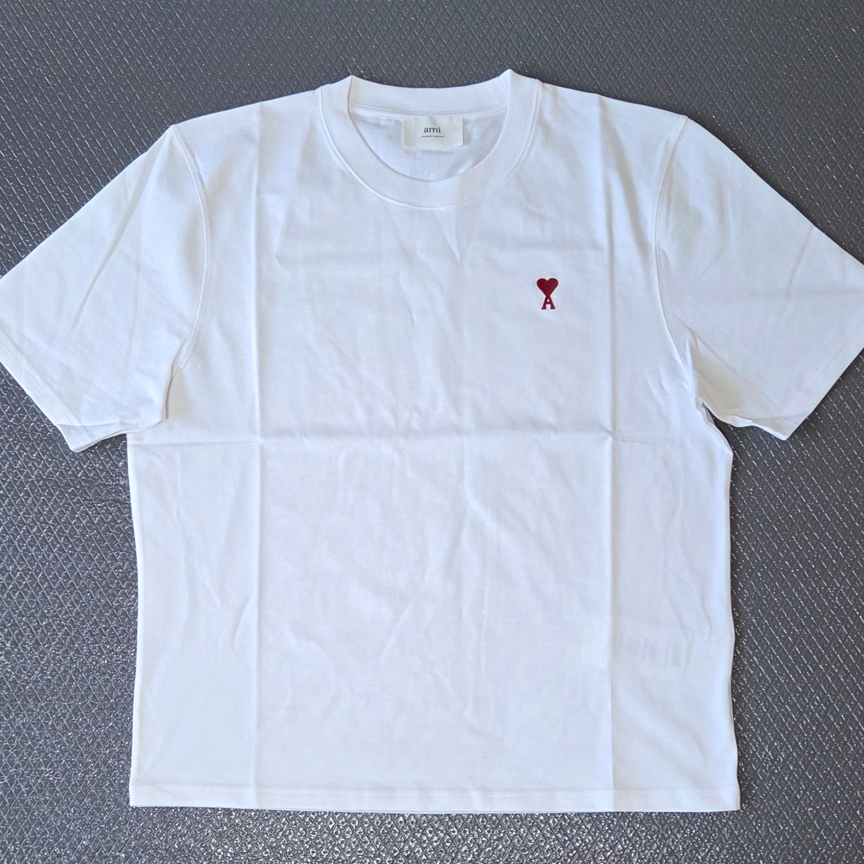 AMI de Coeur Boxy Fit T-Shirt White 착용 스타일 - 1