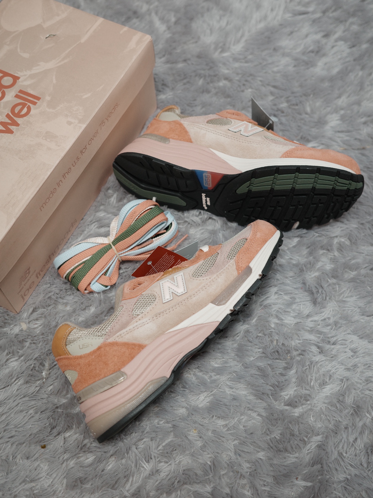 New Balance x Joe Freshgoods 992 Made in USA Aged Well 착용 스타일 - 3