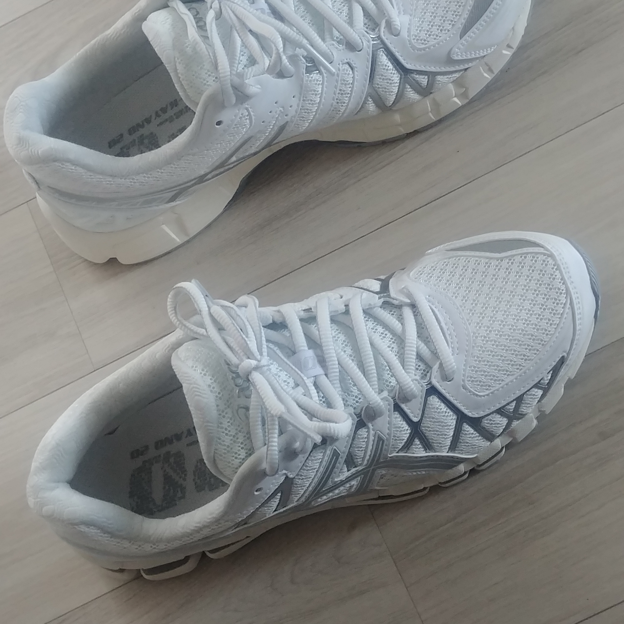 Asics Gel-Kayano 20 White Pure Silver 착용 스타일