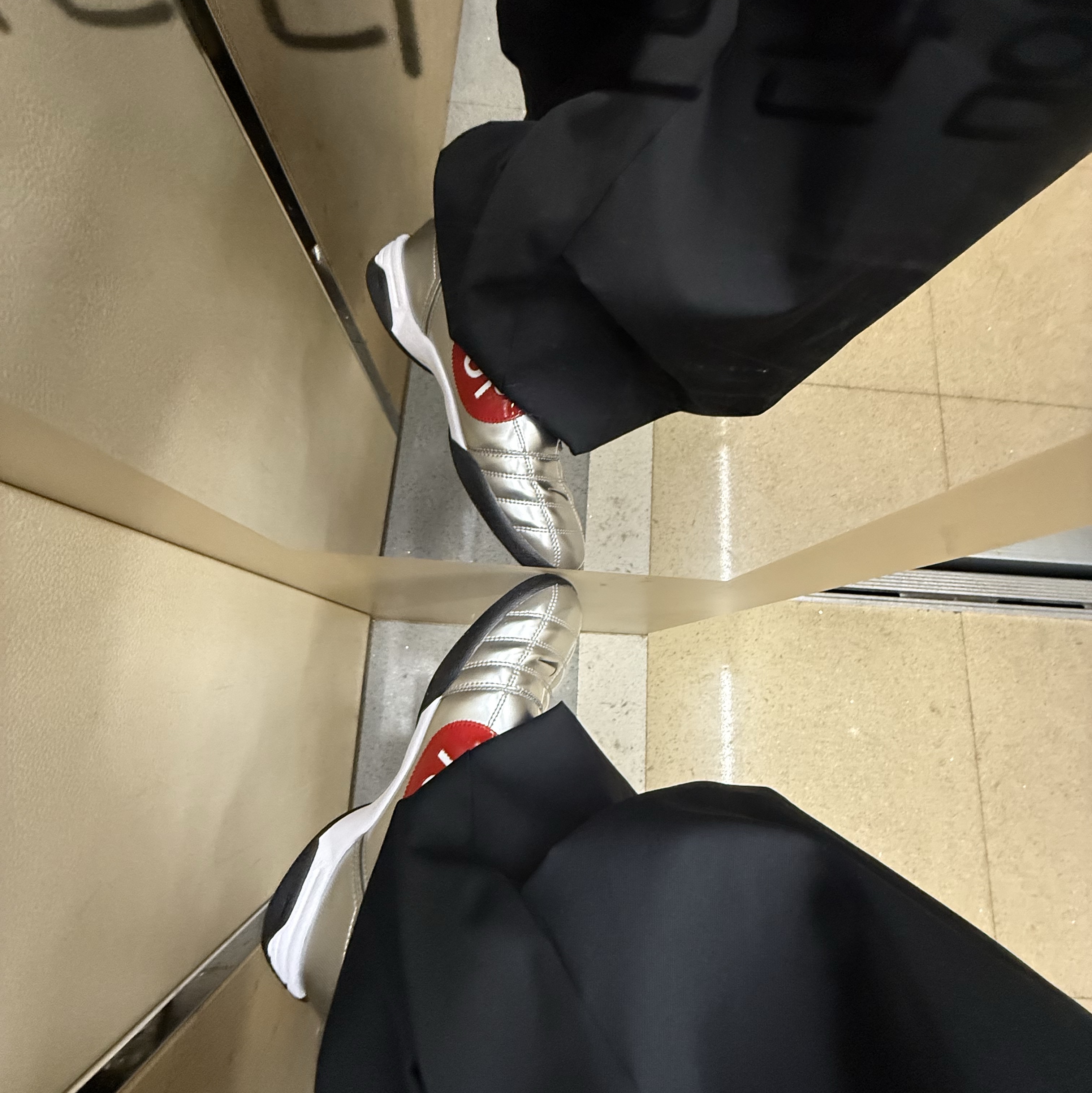 Nike Total 90 III SP Metallic Silver and Black 착용 스타일
