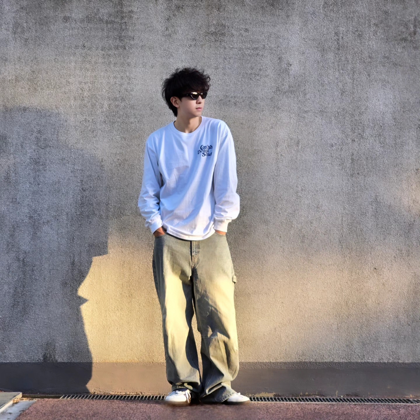 CAVISH Seller Logo Ls Tee White, Adidas Samba LT Crystal White Dark Blue Gum 착용 스타일 - 1