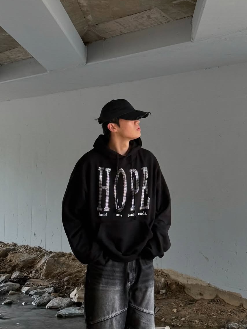 GRAILZ Pain Ends Hoodie Black 착용 스타일 - 4