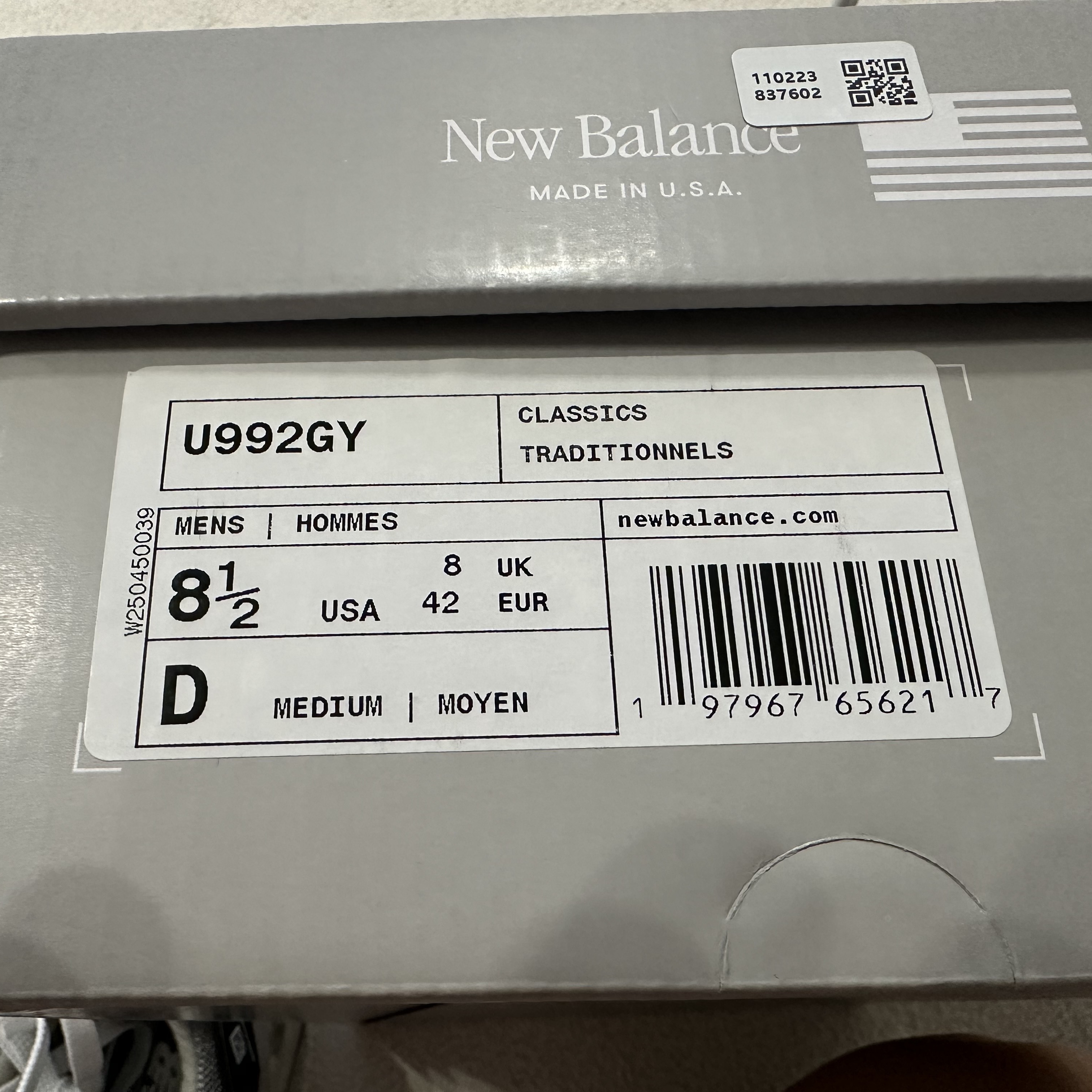 New Balance 992 Made in USA Core Grey Silver Metallic 착용 스타일 - 3