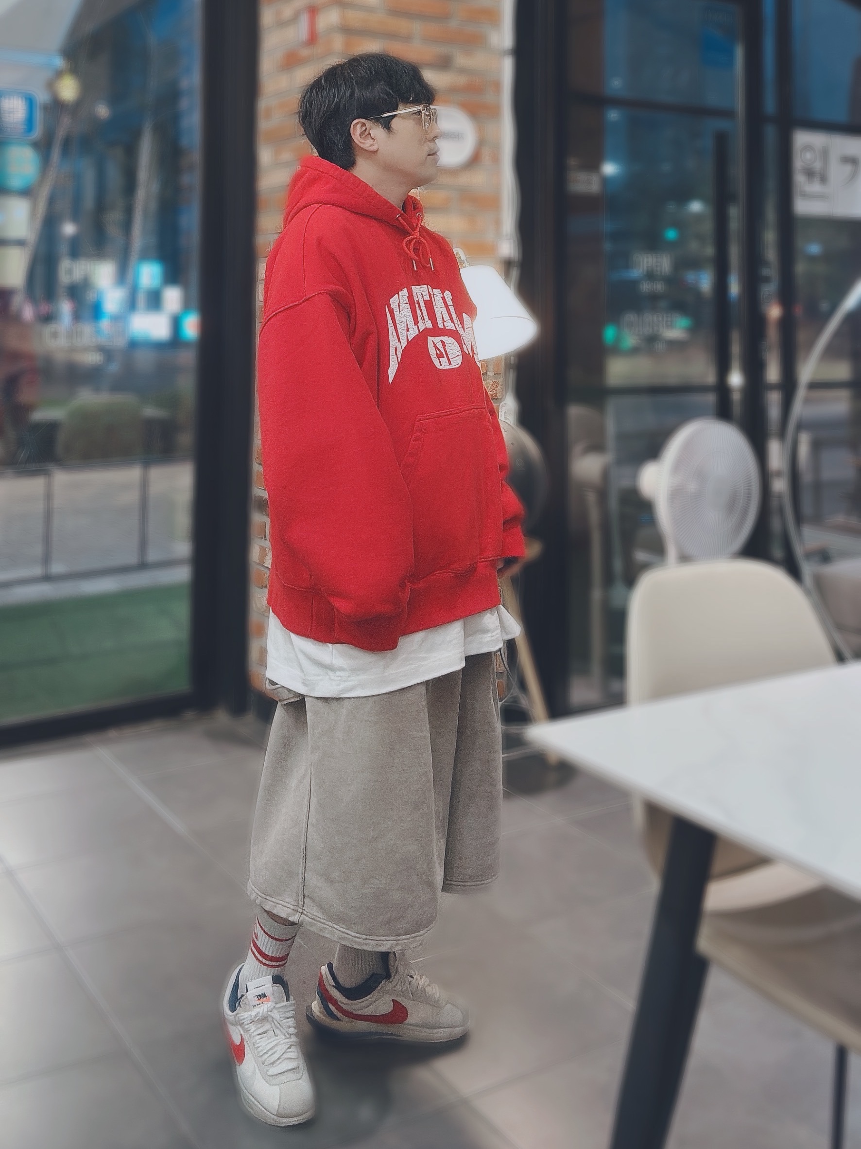 Nike x Sacai Zoom Cortez SP White and University Red, Hermes Clic HH Bracelet Gold & Noir Mat 착용 스타일 - 2