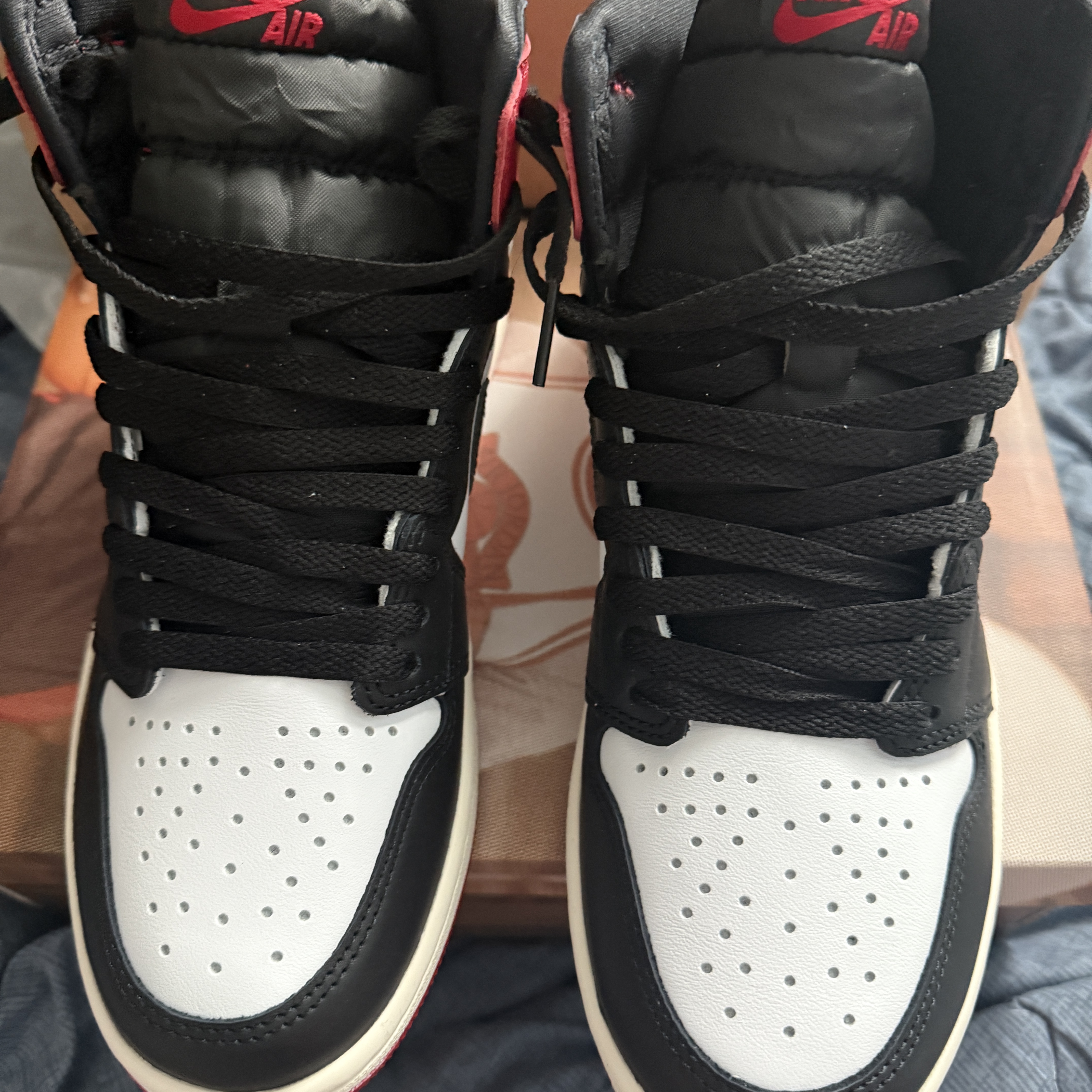 Jordan 1 Retro High OG Black Toe 착용 스타일 - 2