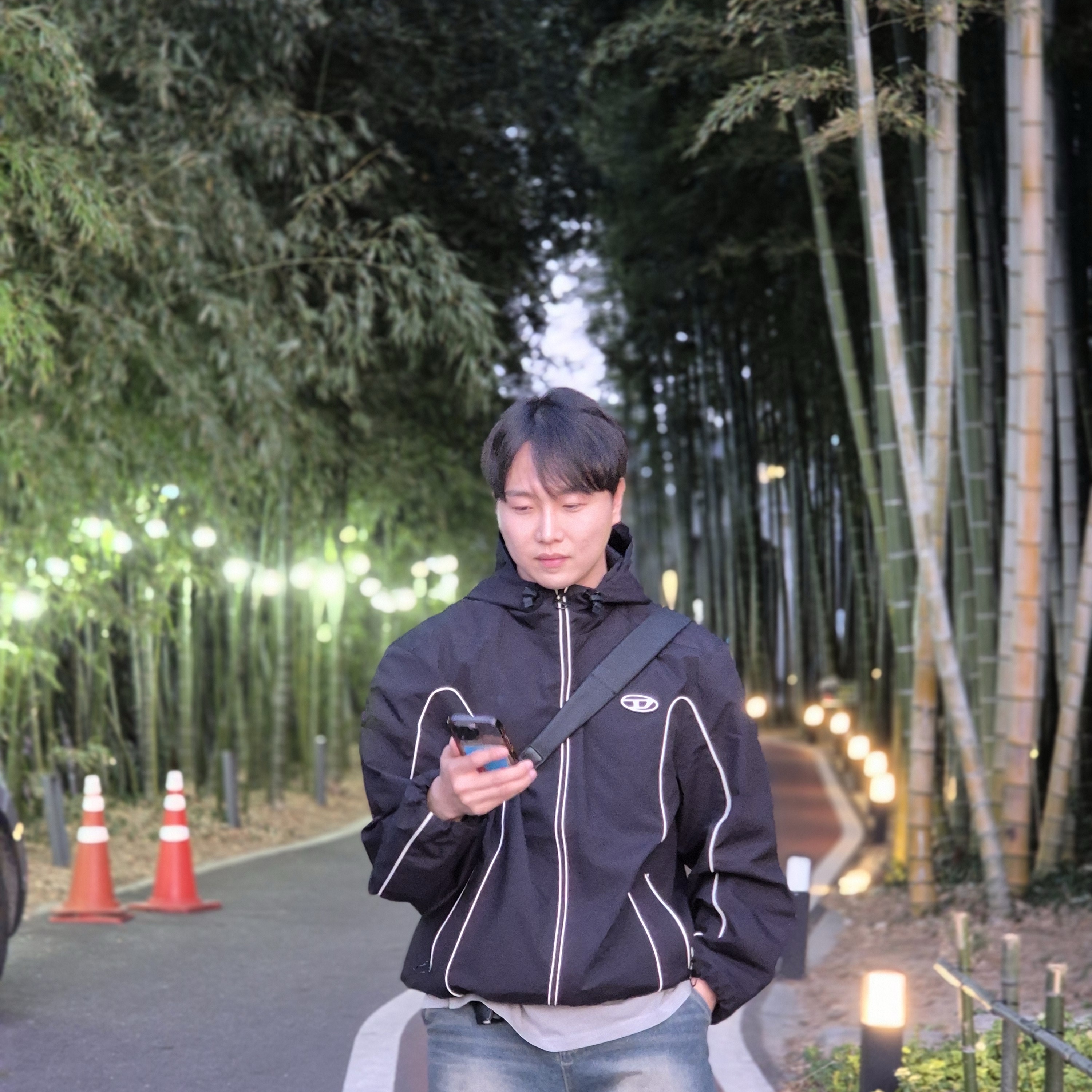 Diesel J-Hives Windbreaker with Contrast Piping Black 착용 스타일